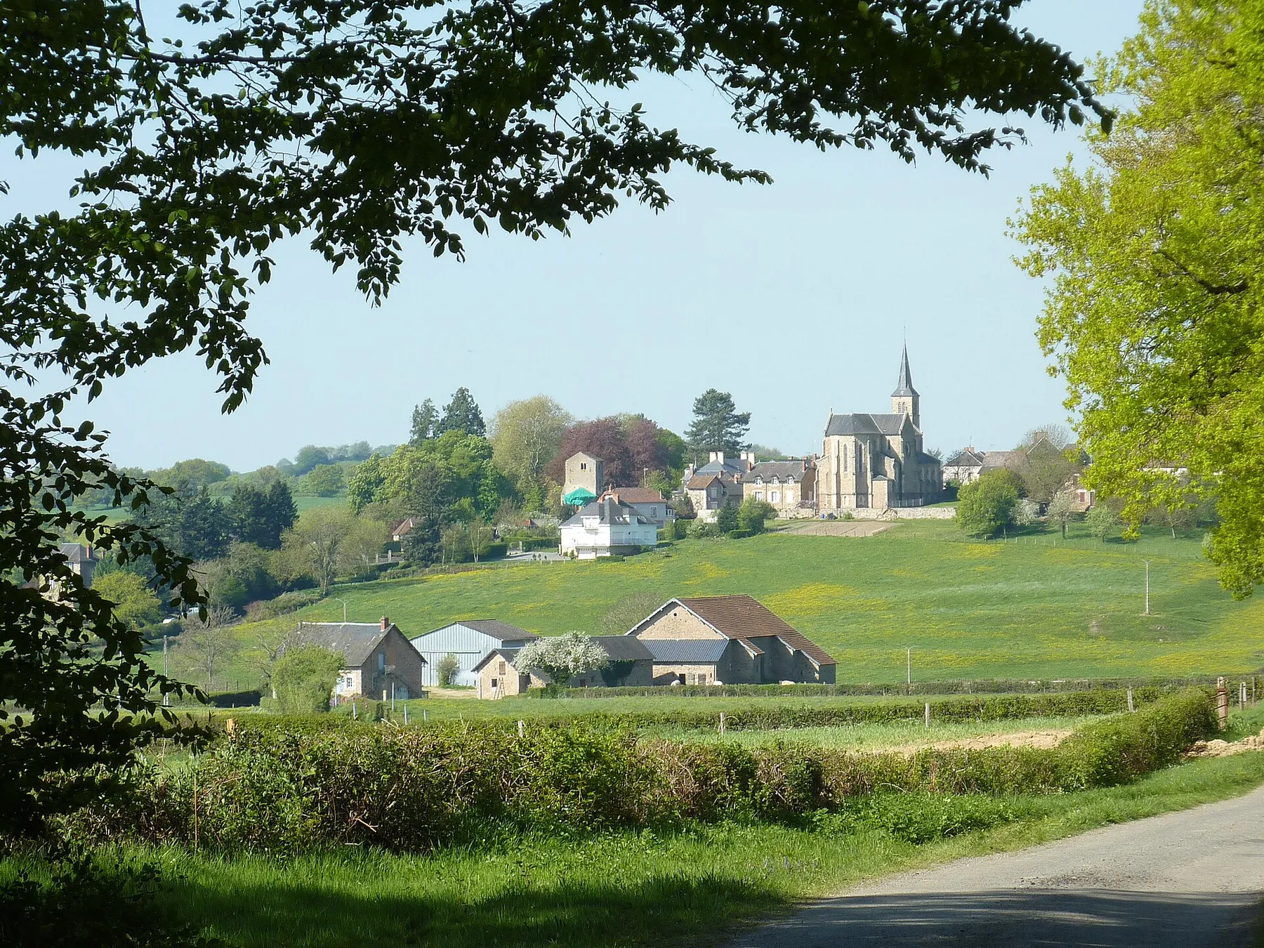 Chiddes (Nièvre) : le village vu de l'est
