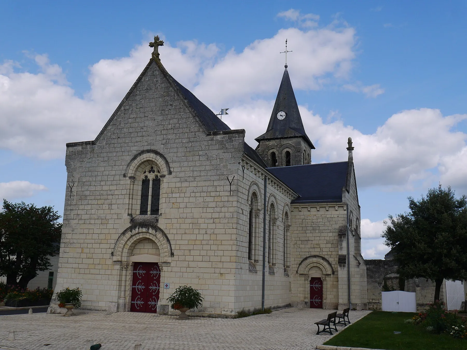L'église Saint-Cyr.