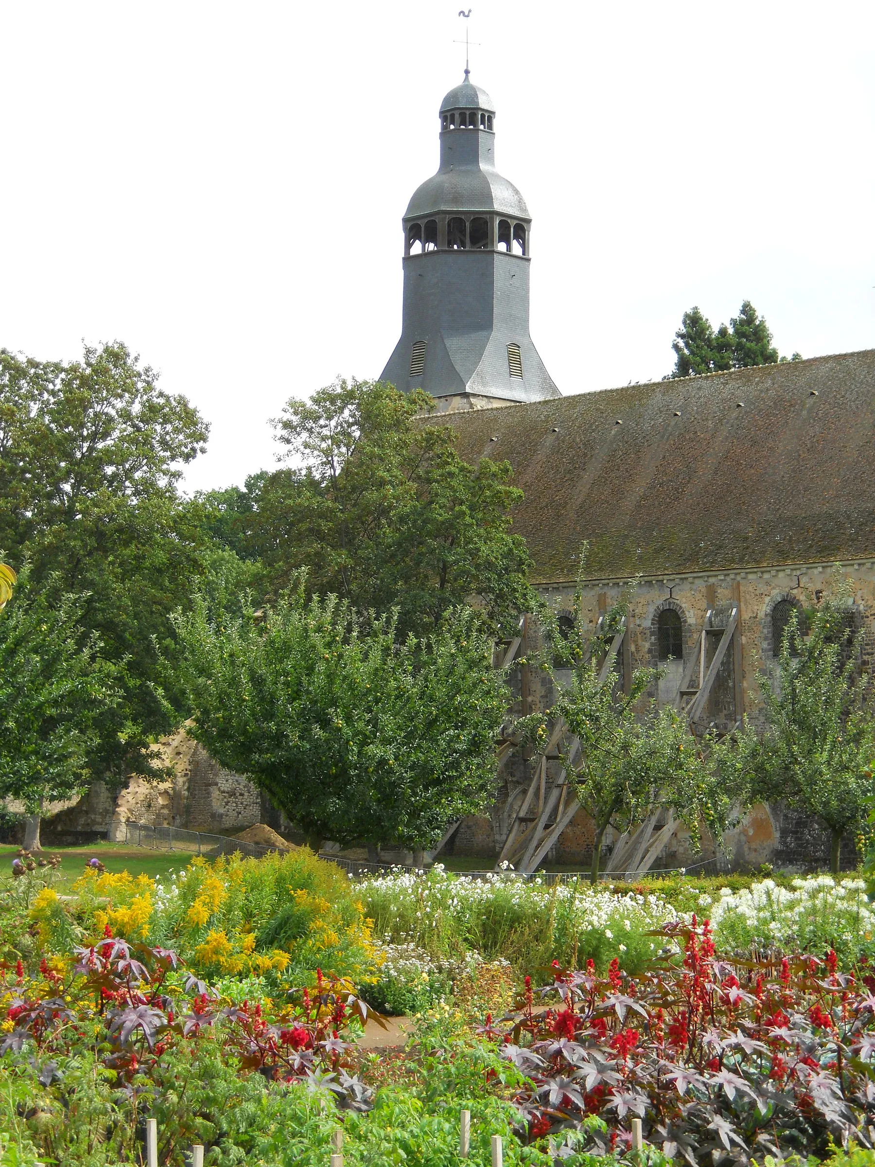 Abbaye de la Sainte-Trinité de Tiron, rue de l'Abbaye (ClasséInscrit, 19621912)