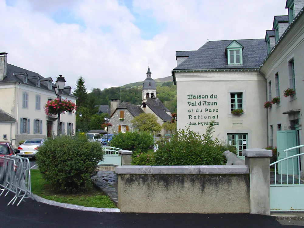 Photograph of the centre of Arrens-Marsous