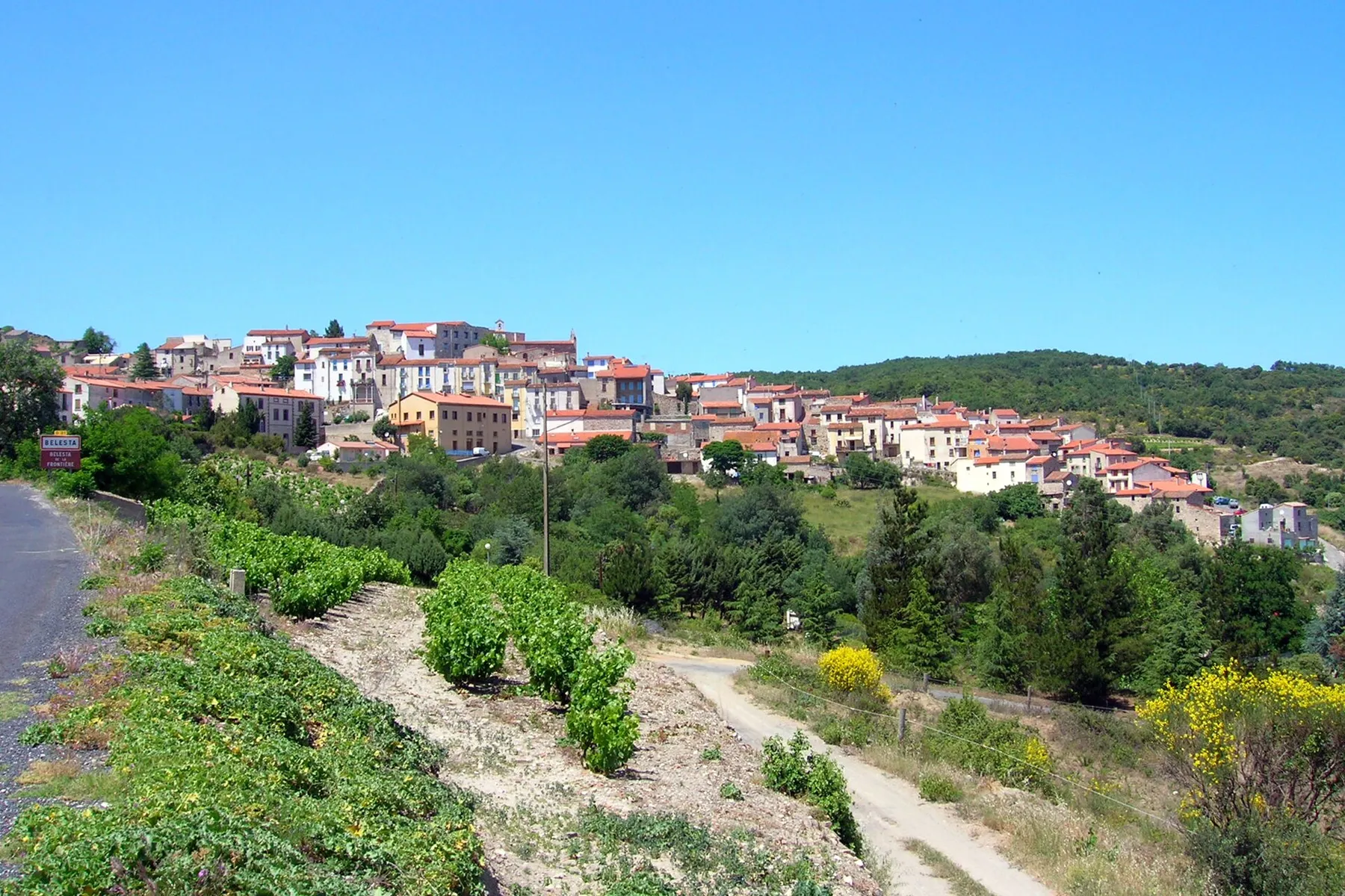 Vue générale de la commune de Bélesta dans les Pyrénées-Orientales