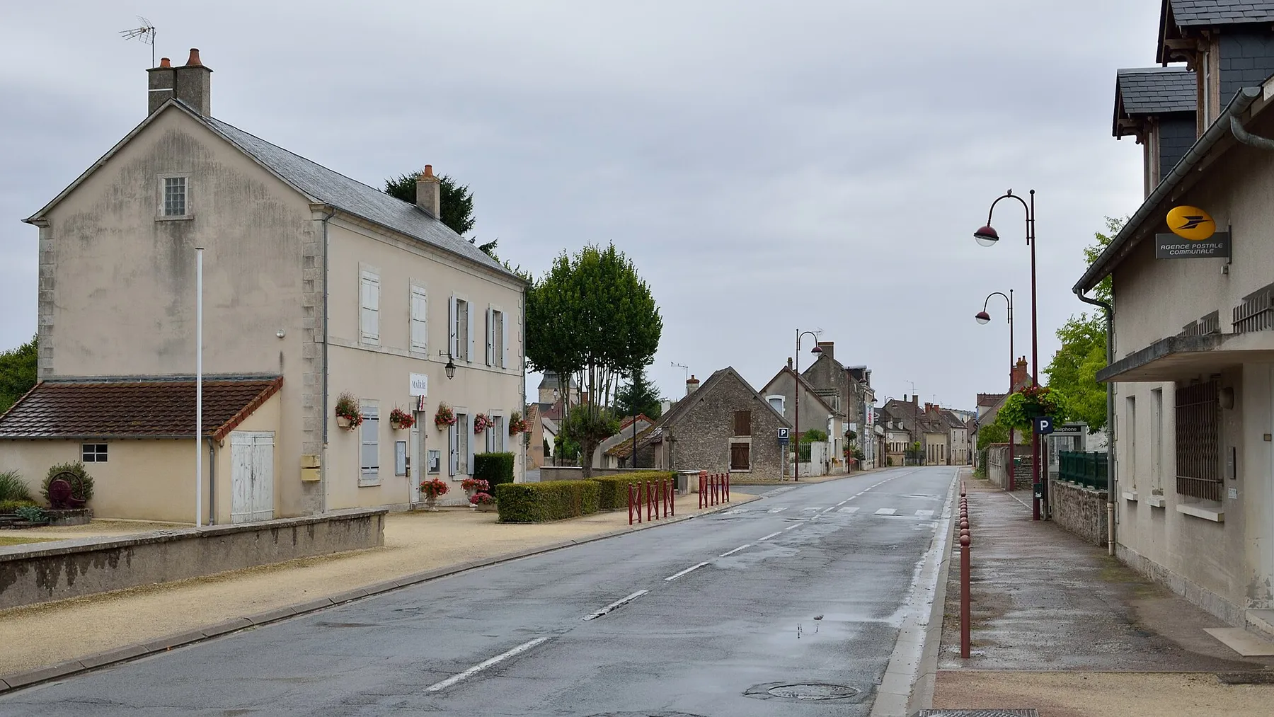 Mairie et village de Bessais-le-Fromental (Cher)