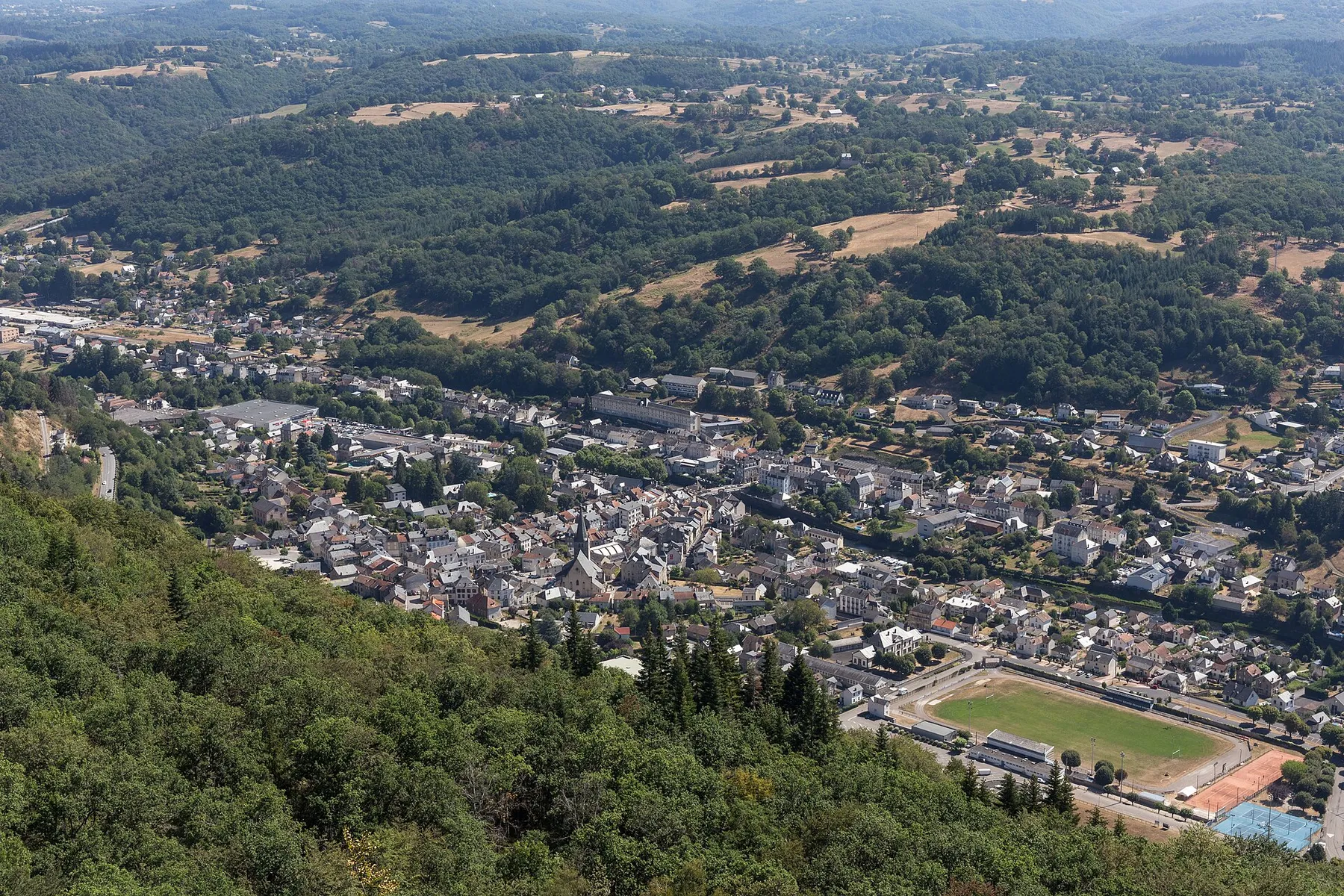 Vue générale de la ville de Bort-les-Orgues depuis le belvédère des orgues.
