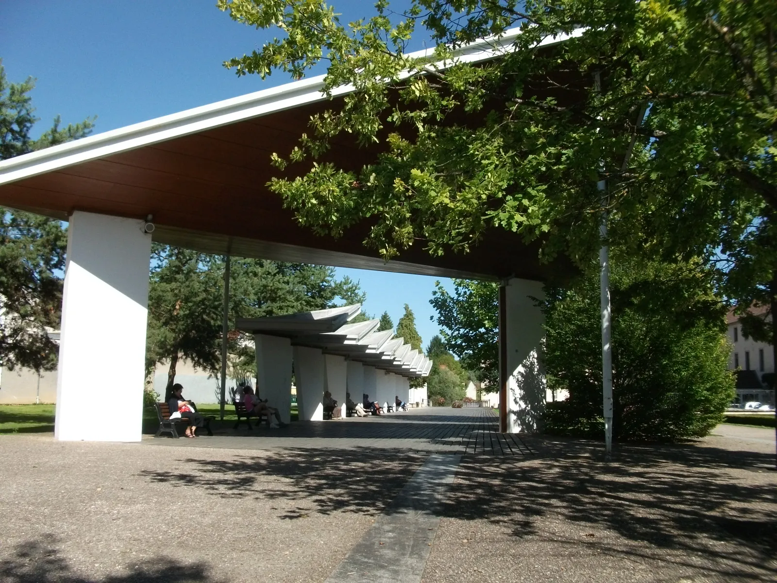 Place des bains derrière le syndicat d'initiative.