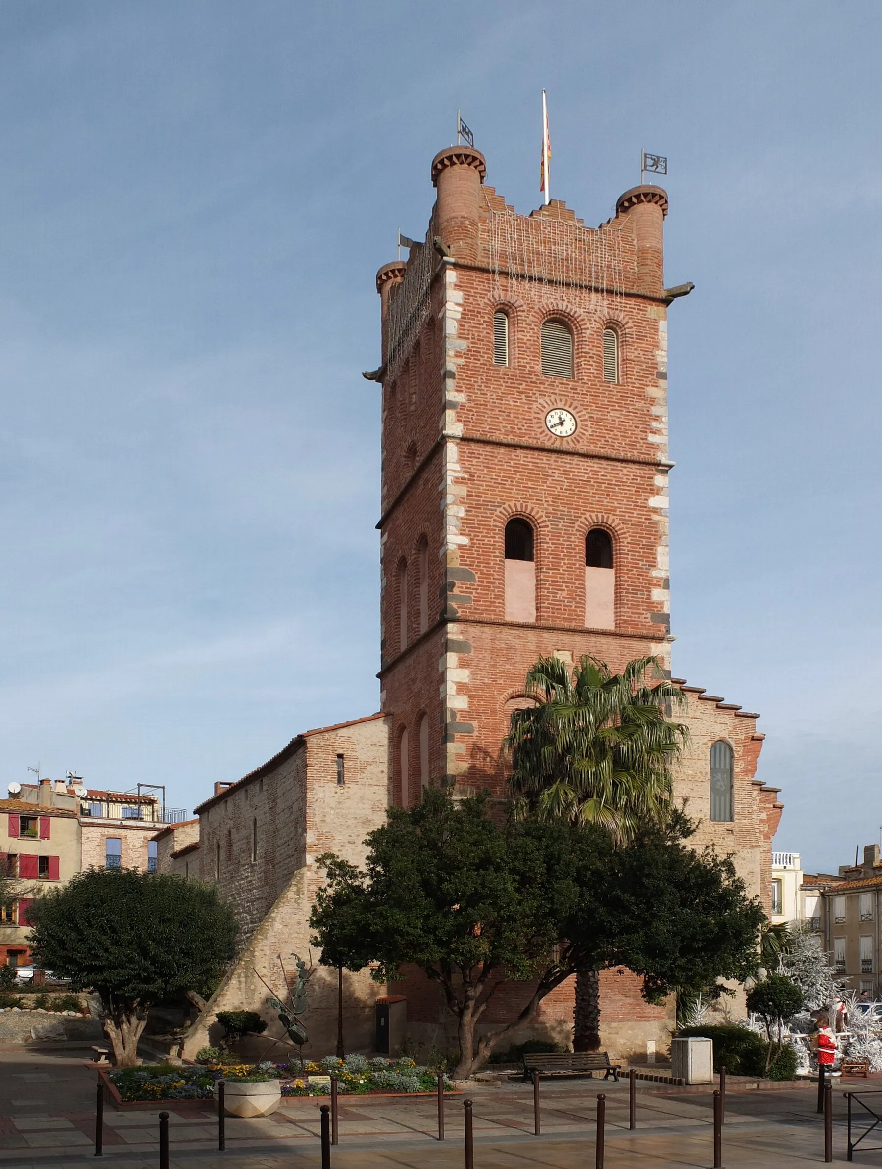 Église Saint-Jacques at Canet-en-Roussillon, France (view S)