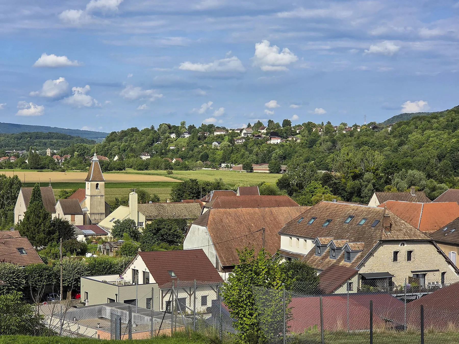 Vue générale du centre du village de Chalezeule.