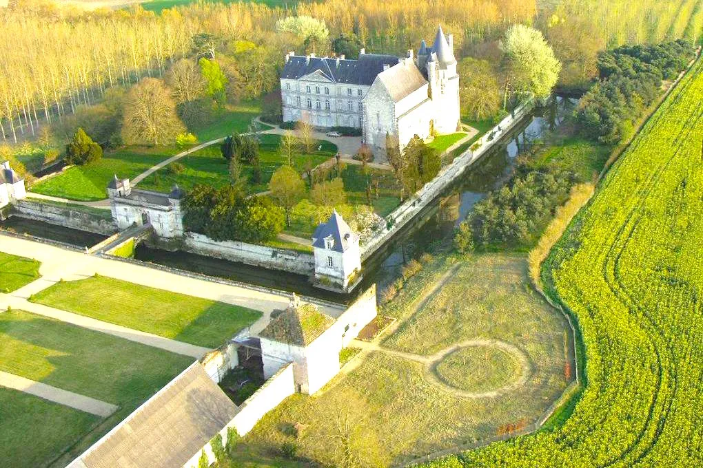 Château de Clairvaux, Scorbé-Clairvaux.