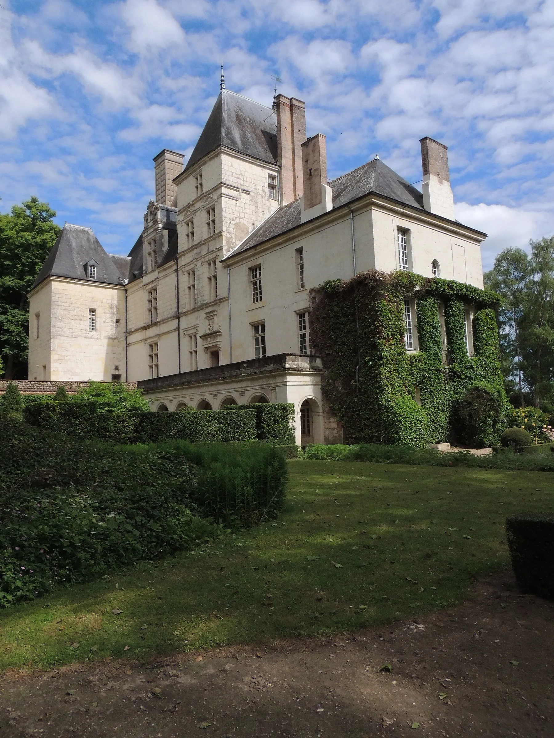 Vue sur la façade nord du château.