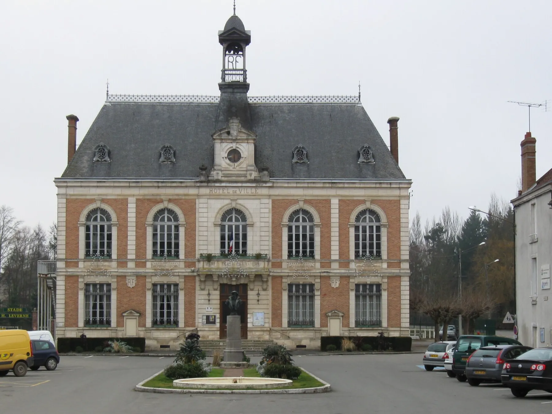 Châtillon-Coligny, la mairie.