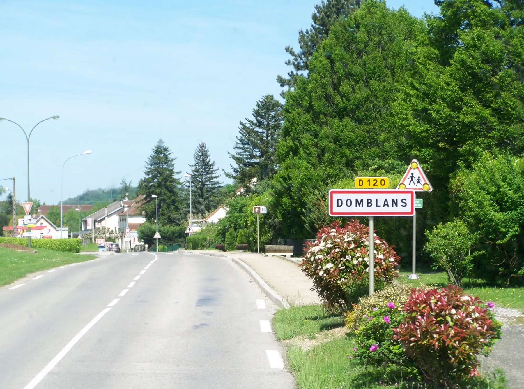 Sign welcoming to the French village of Domblans in Jura.