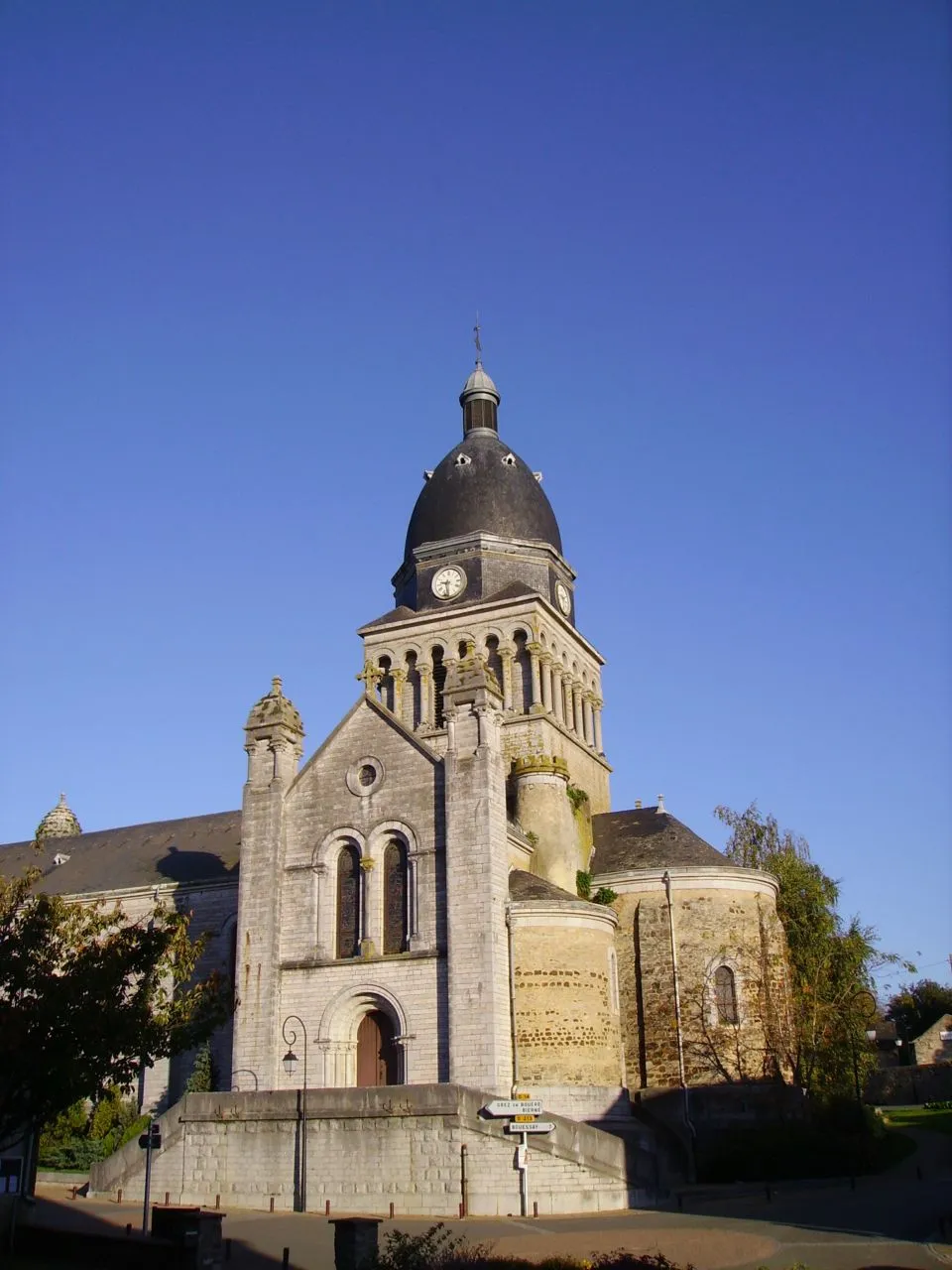 Eglise de Bouère (Mayenne, France)