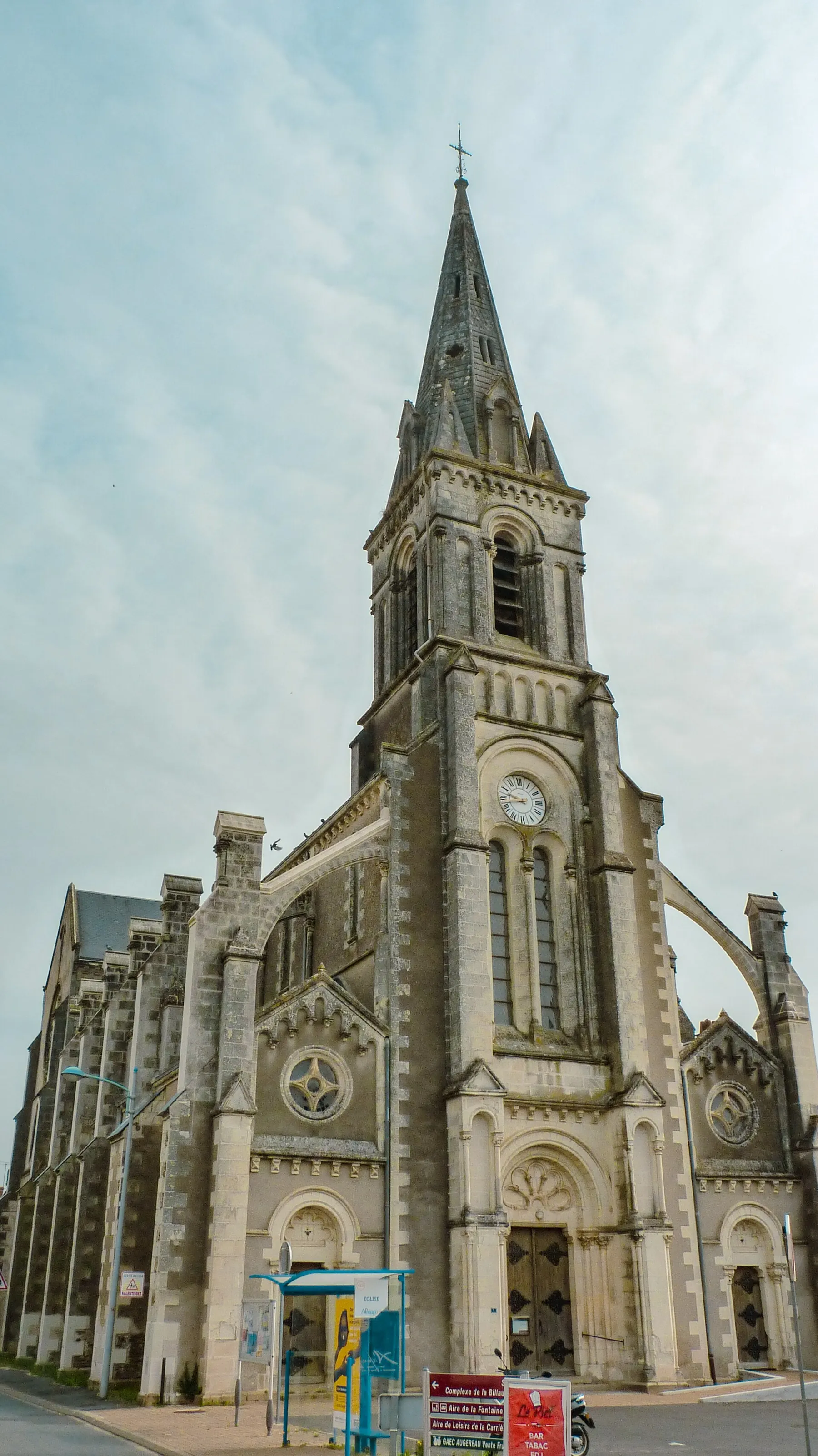 Église Saint-Pierre de La Poitevinière (Maine-et-Loire, France).