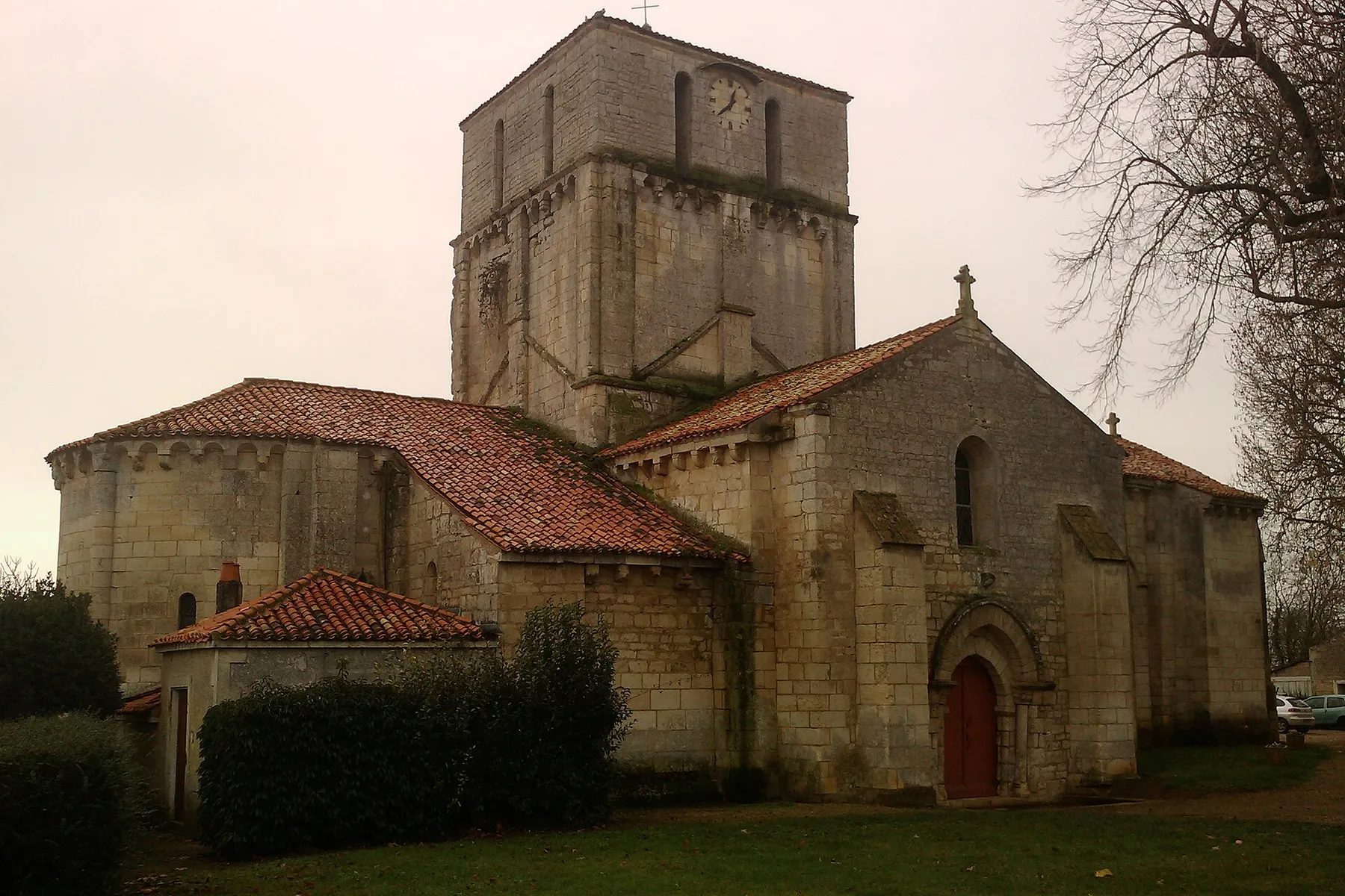 église romane du XIIe siècle Notre-Dame d'fr:Oulmes