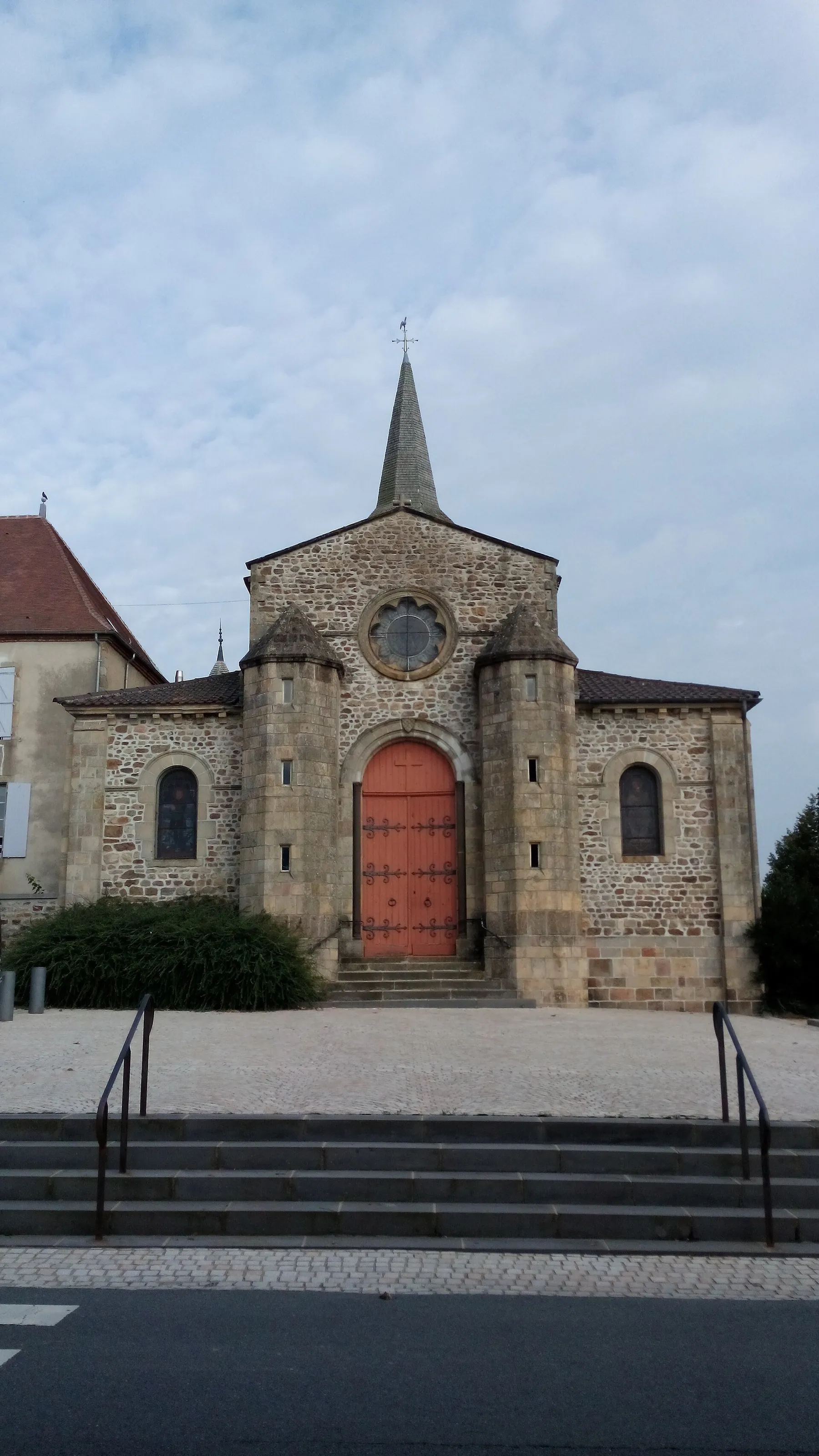 Église Notre-Dame de Marcillat en Combraille Vue de la rue de l'Abbé Peynot