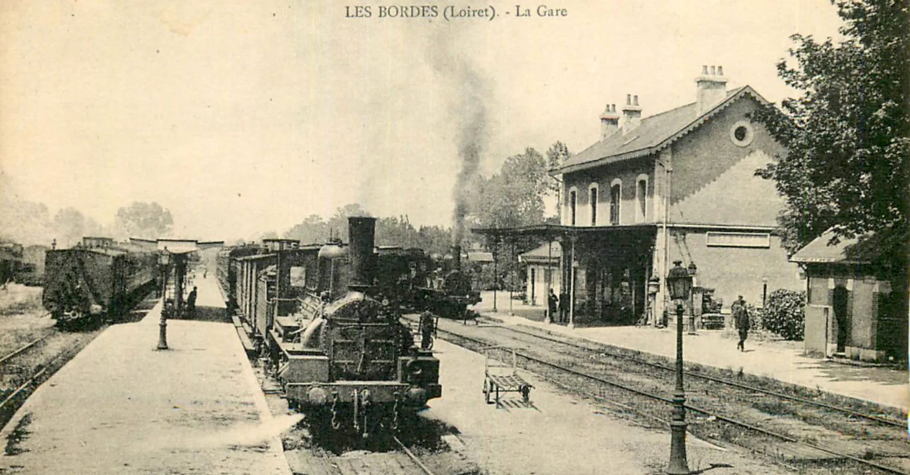 Gare des Bordes, Loiret, France. Carte postale ancienne.
