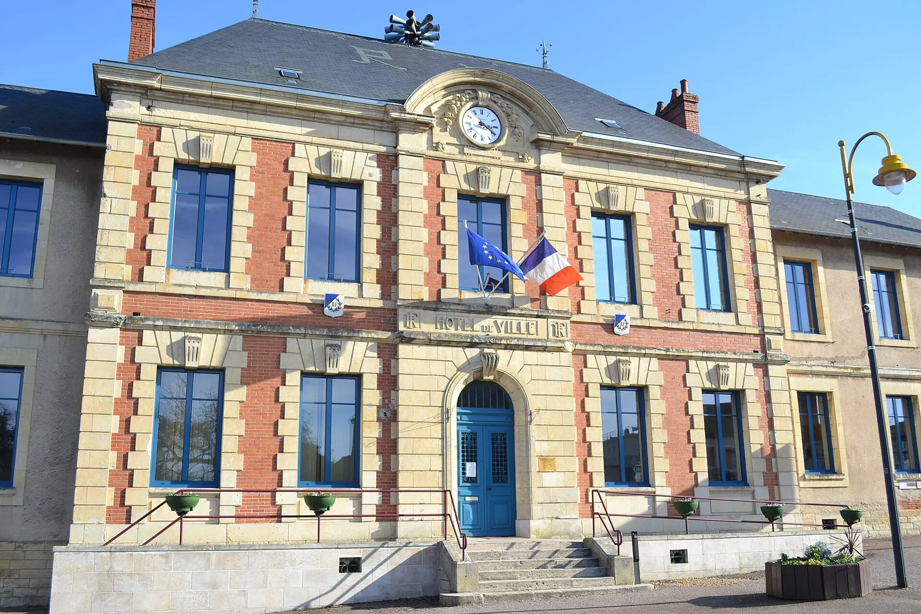 Mairie de Guérigny (Nièvre).