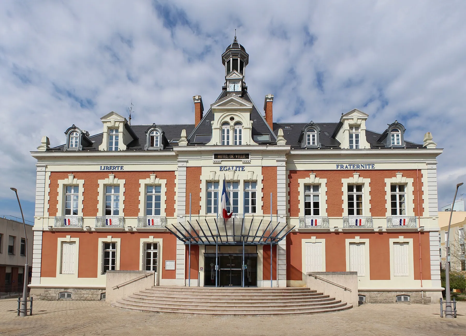 Hôtel de ville de Montceau-les-Mines.