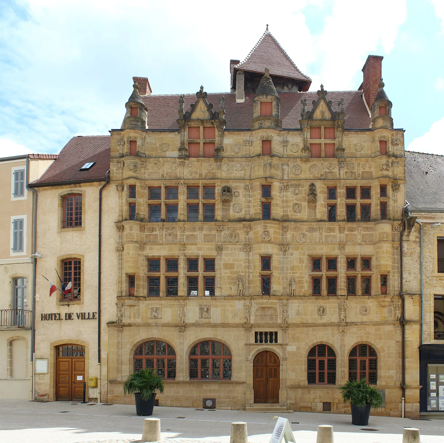 Hôtel de ville de Paray-le-Monial.