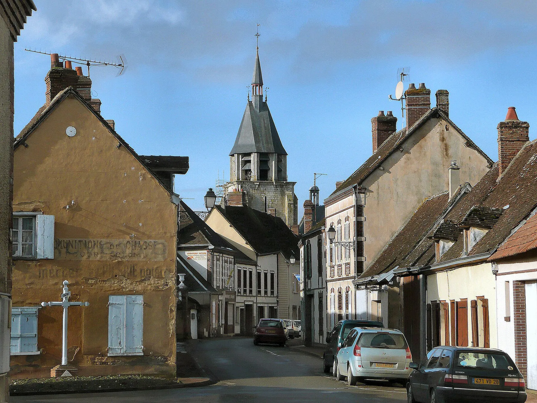 View of Illiers and in the background, the church of Saint-Jacques