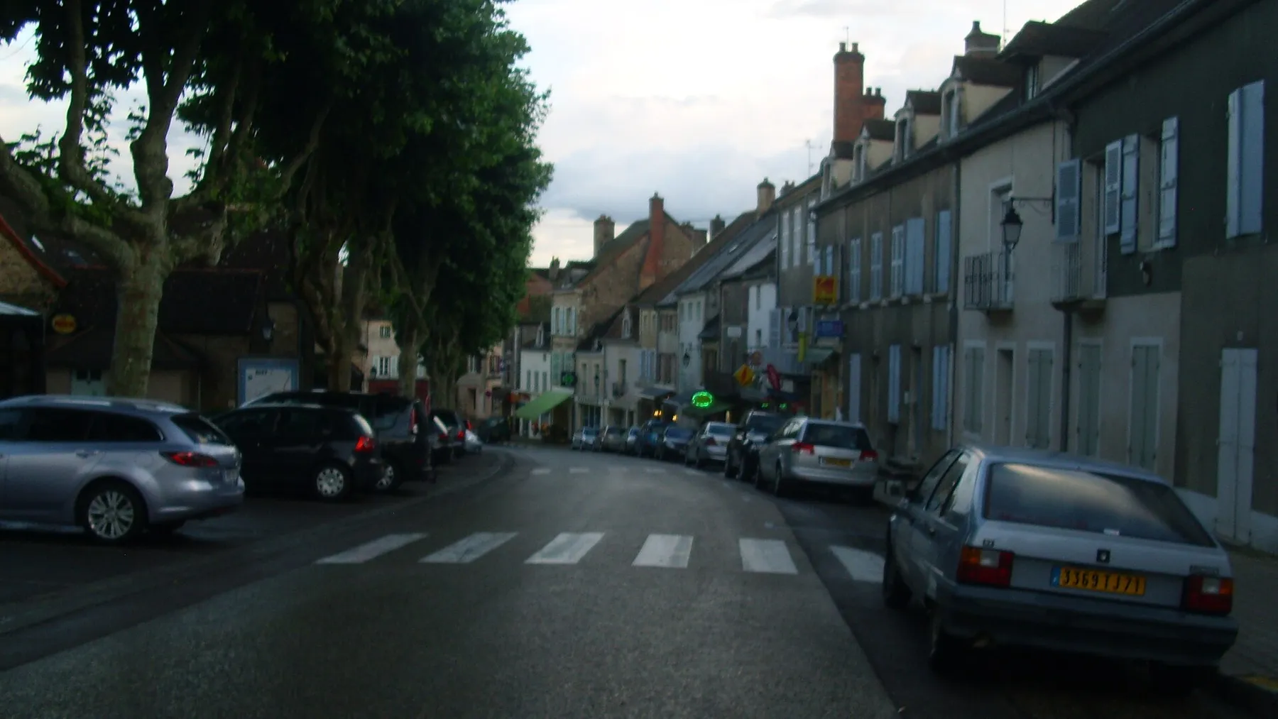 Une des rue du centre de Buxy (71)