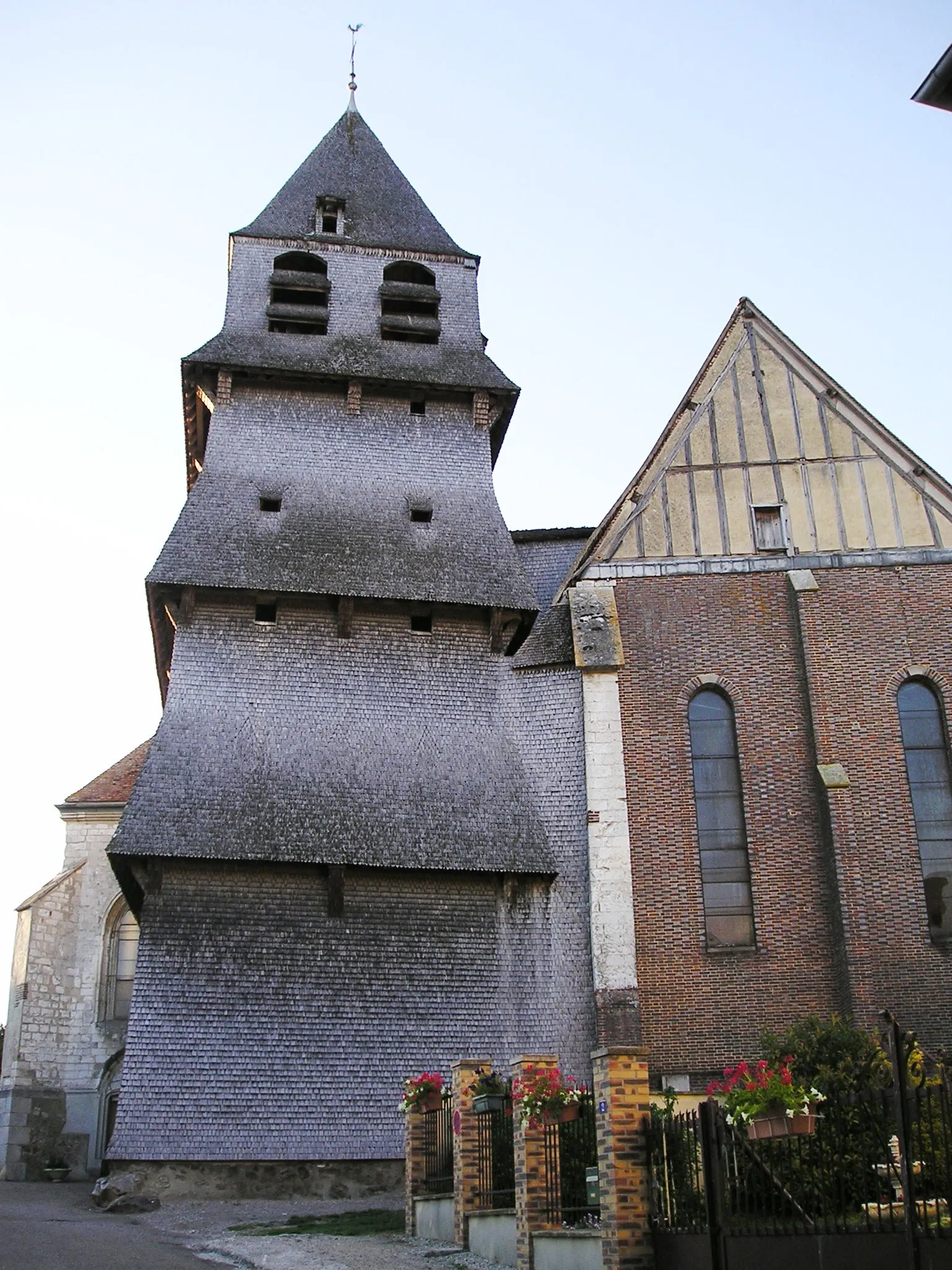 Glockenturm der Kirche Notre Dame von Villemaur-sur-Vanne