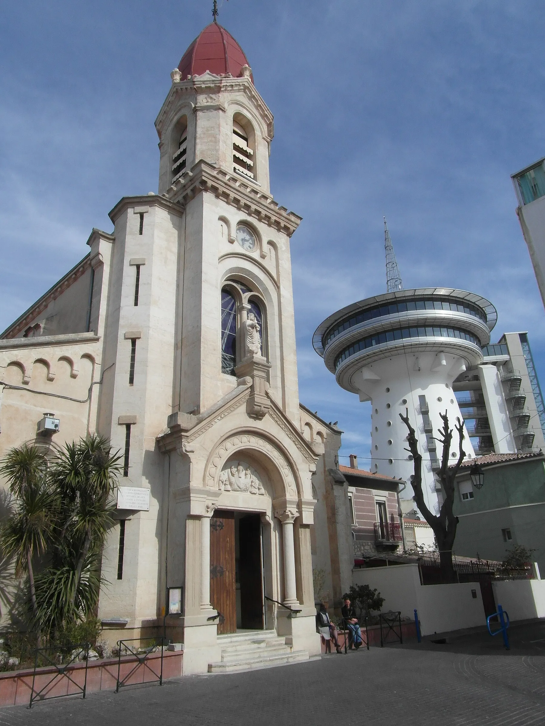 L'église de Palavas et le phare de la Méditerranée