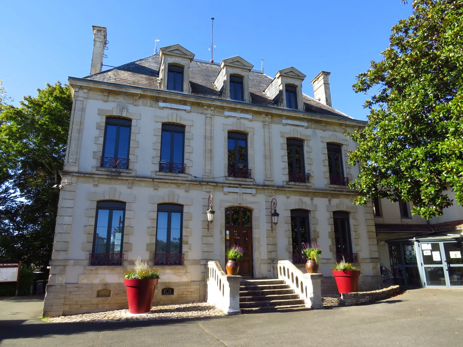 La Mairie de la Crèche 79