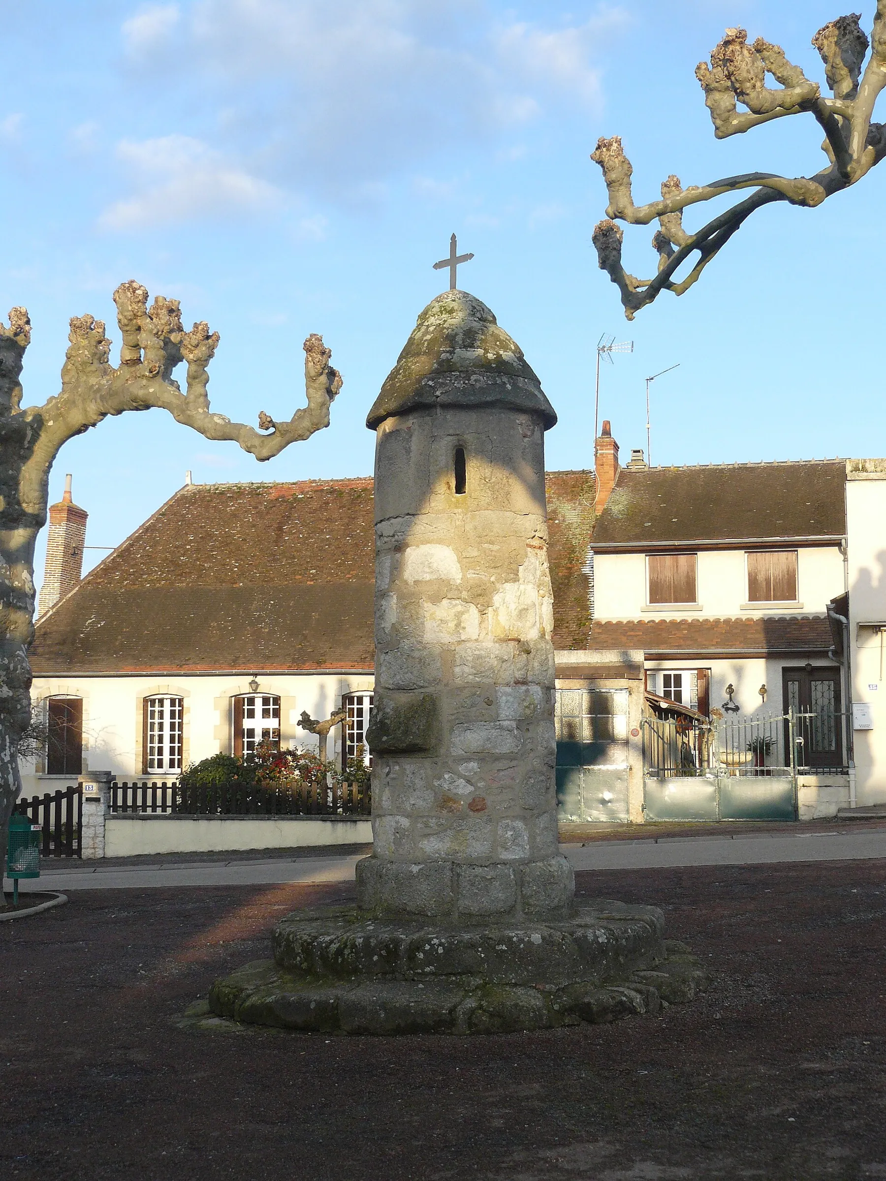 La lanterne des morts à Estivareilles dans l'Allier (France)