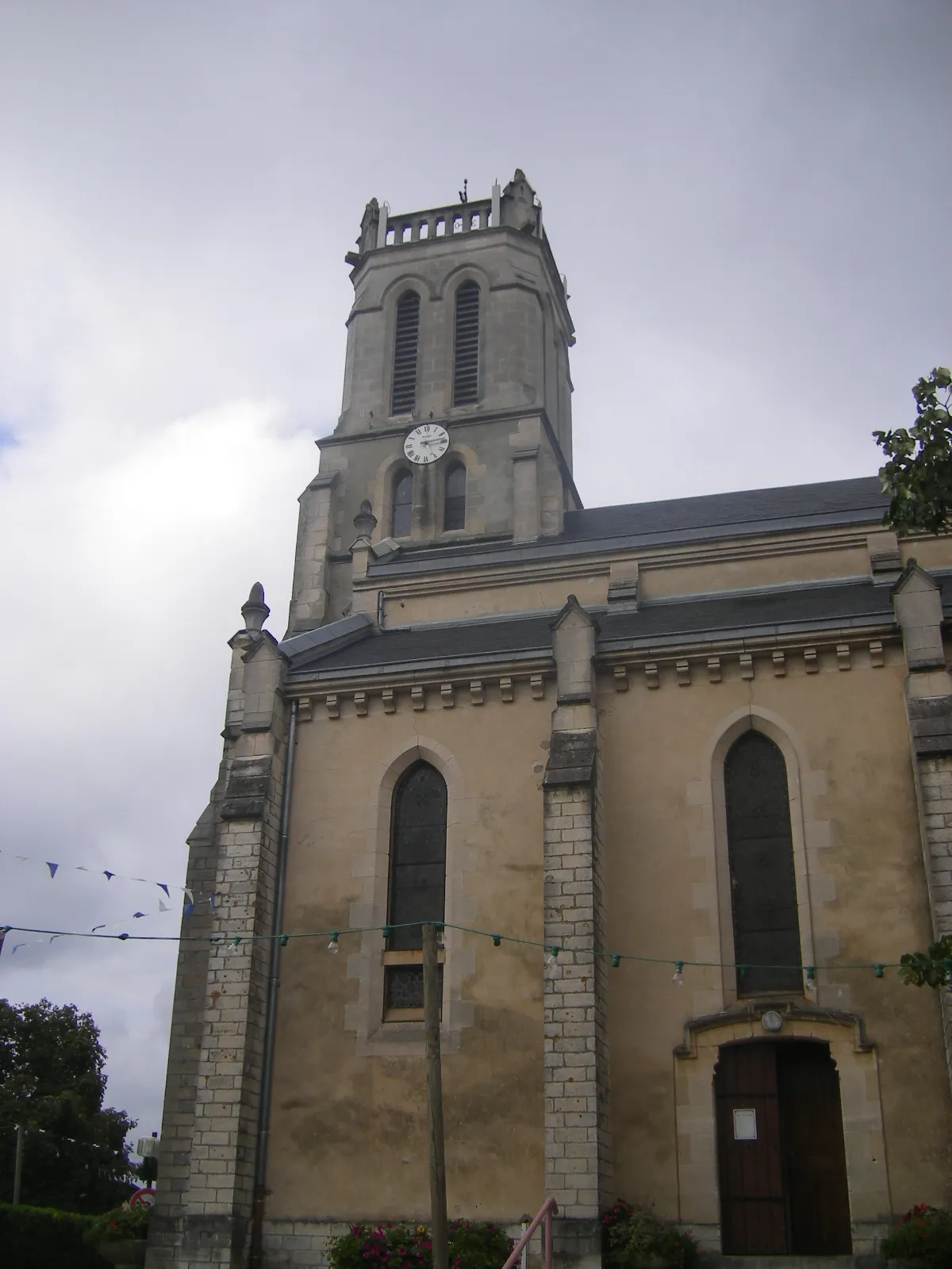 Église Saint-André à Léon (Landes, France).