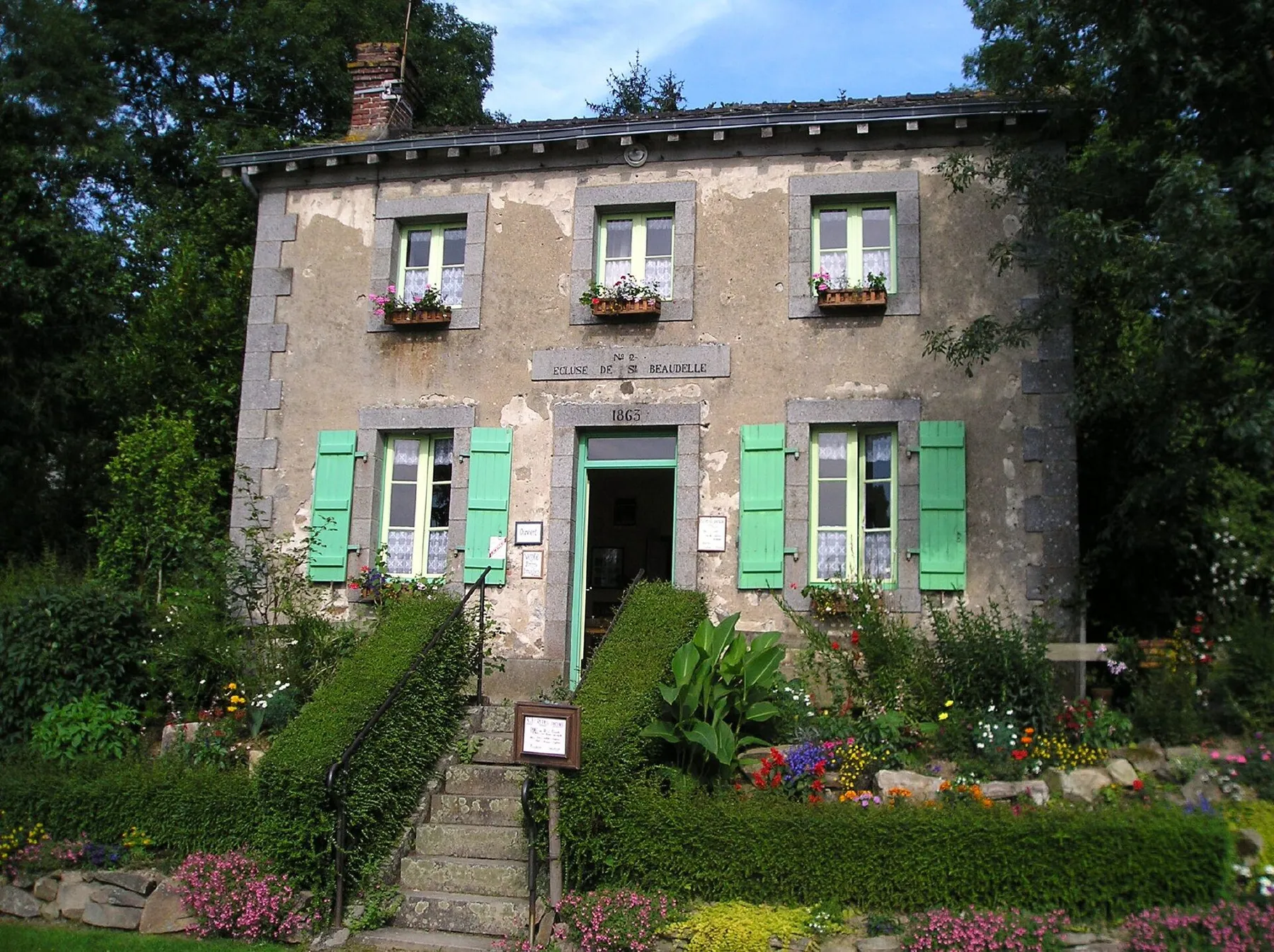 Maison éclusière de Saint-Baudelle, Mayenne, France.