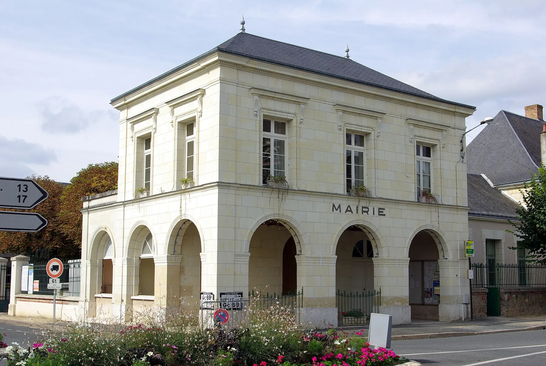 Mairie de Benais.