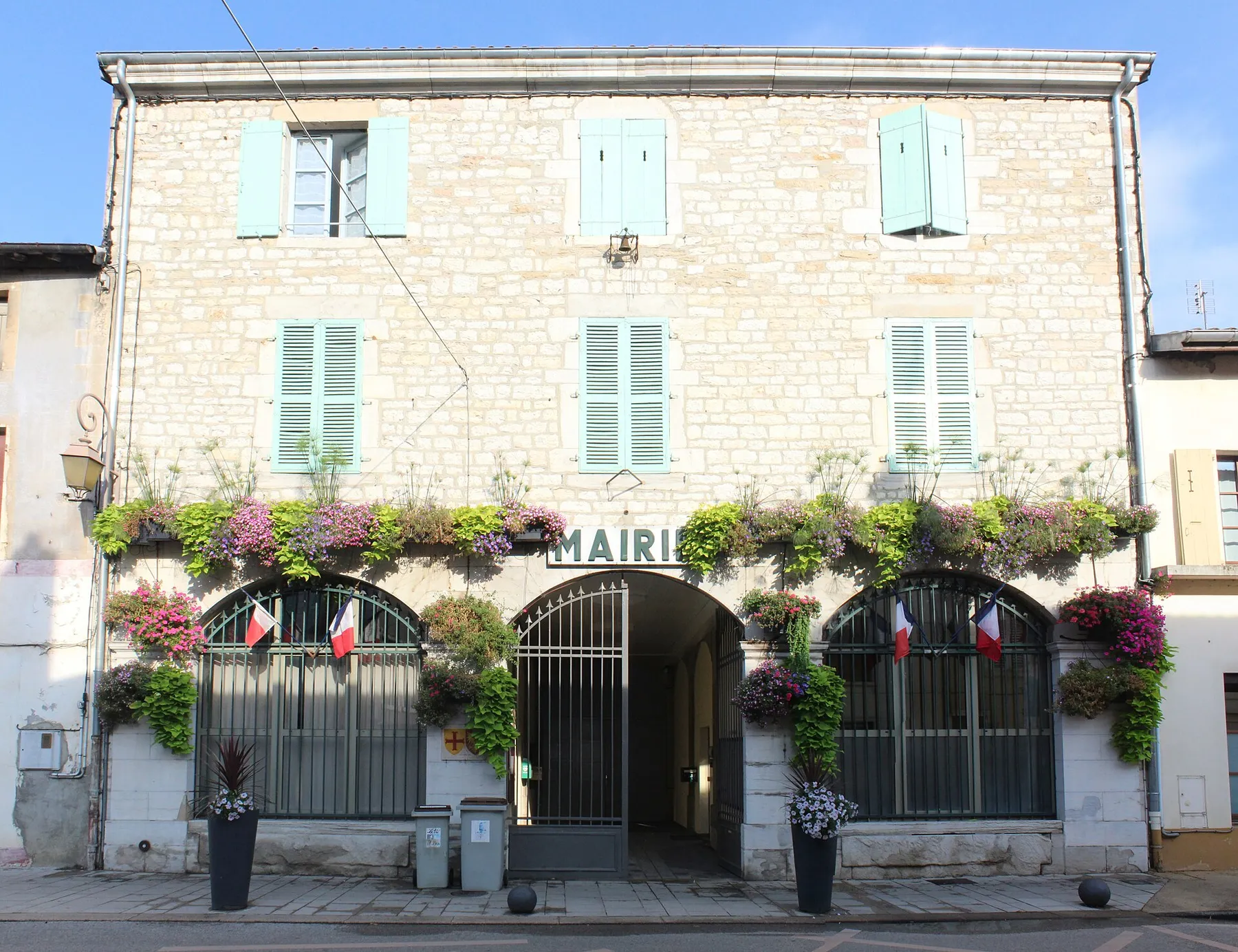 Mairie de Cousance.