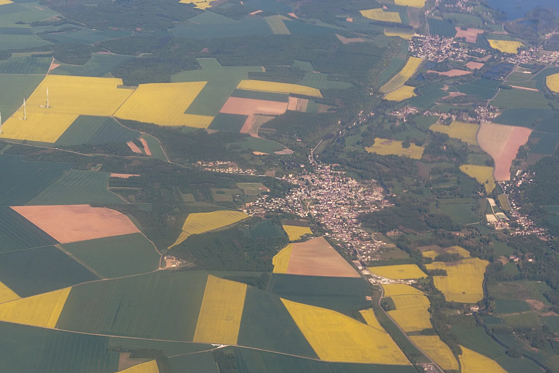 Aerial view of Nogent-le-Roi during a flight between RNS and CDG.