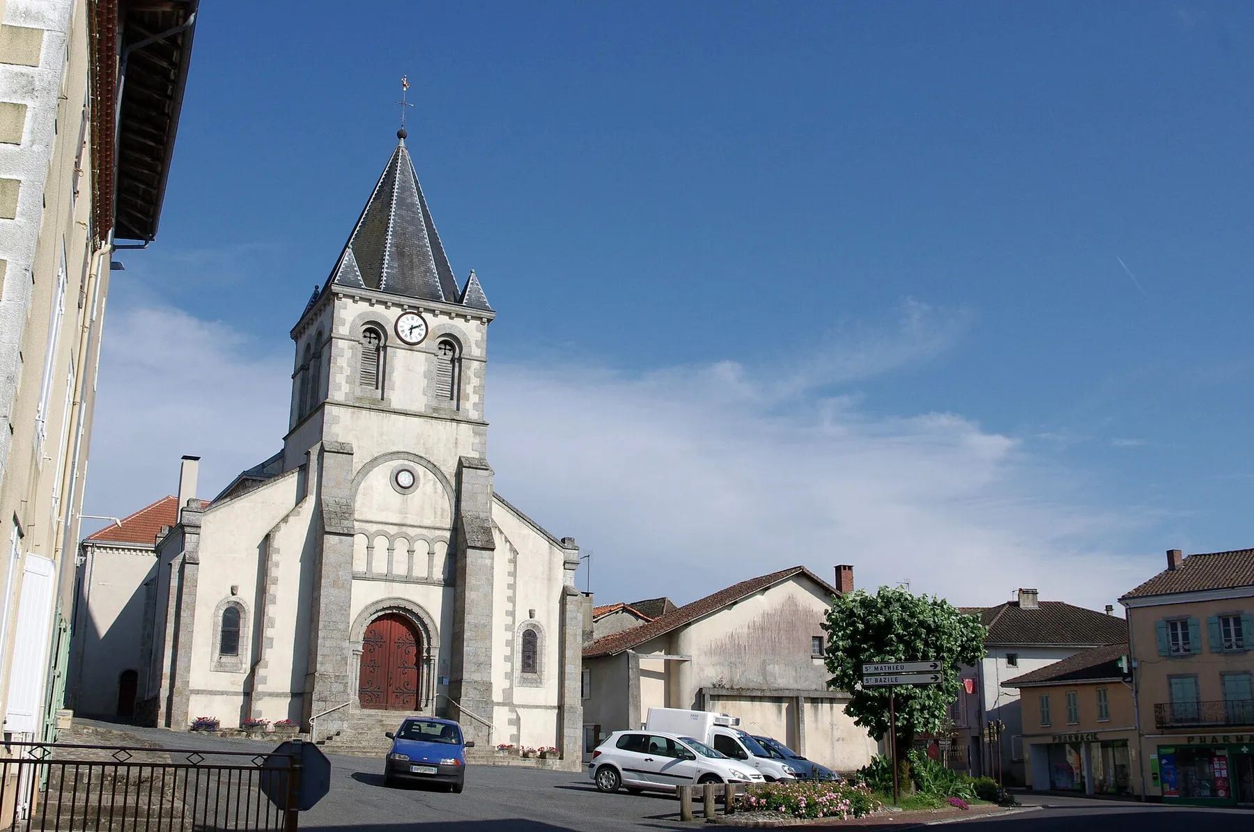L'église de Oradour sur Vayre, Haute Vienne, France.