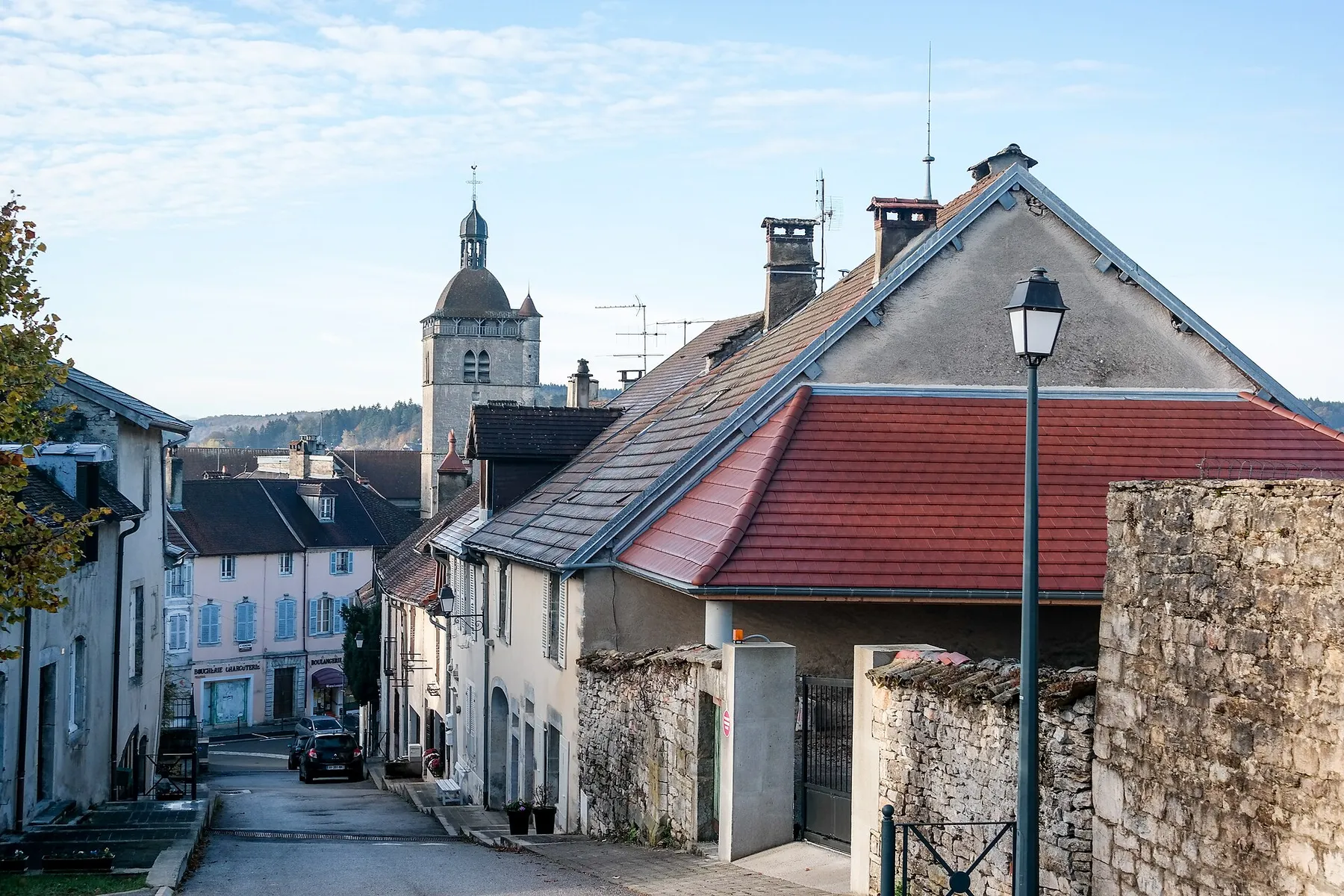 Commune d'Orgelet depuis la rue du Château