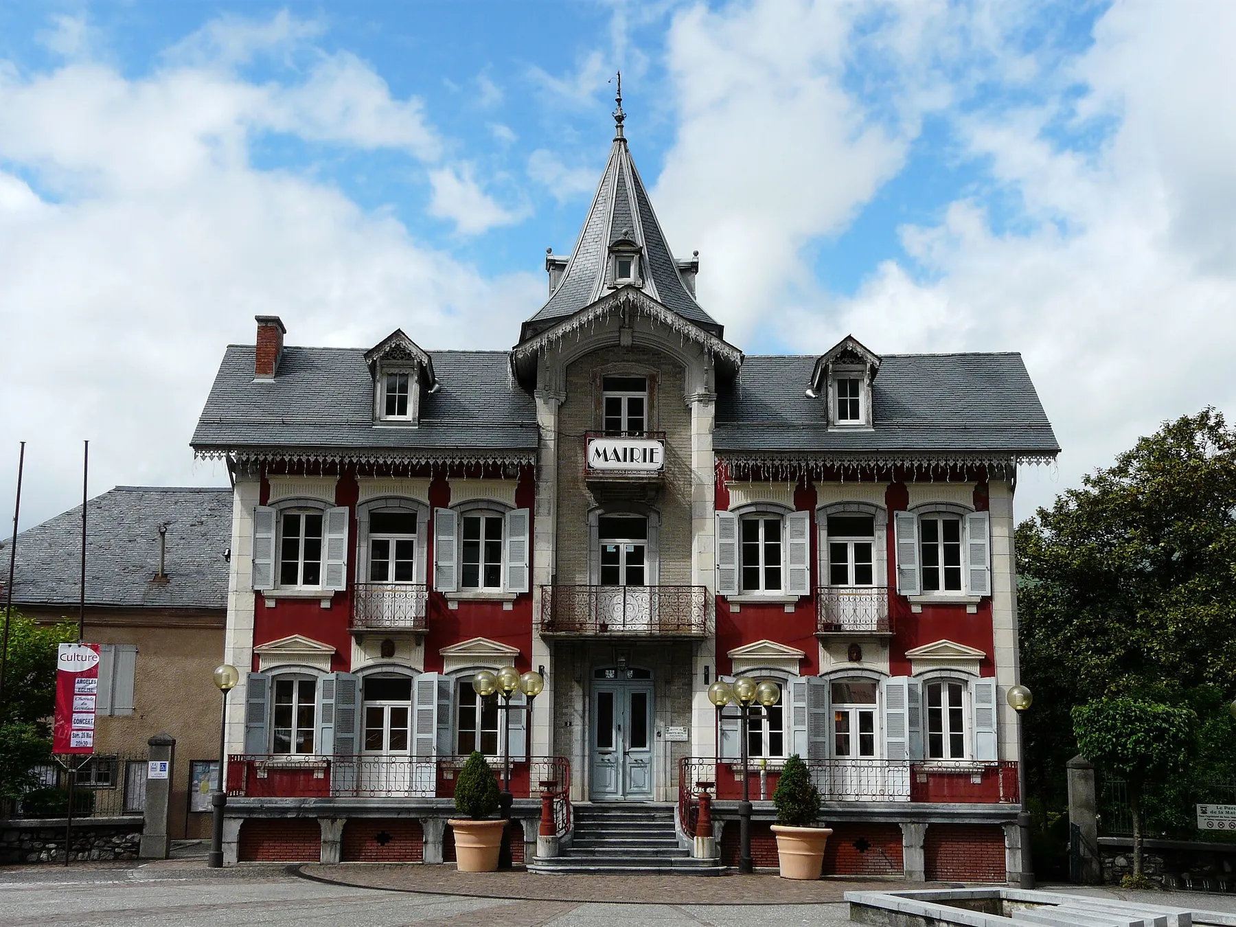La mairie de Pierrefitte-Nestalas, Hautes-Pyrénées, France.