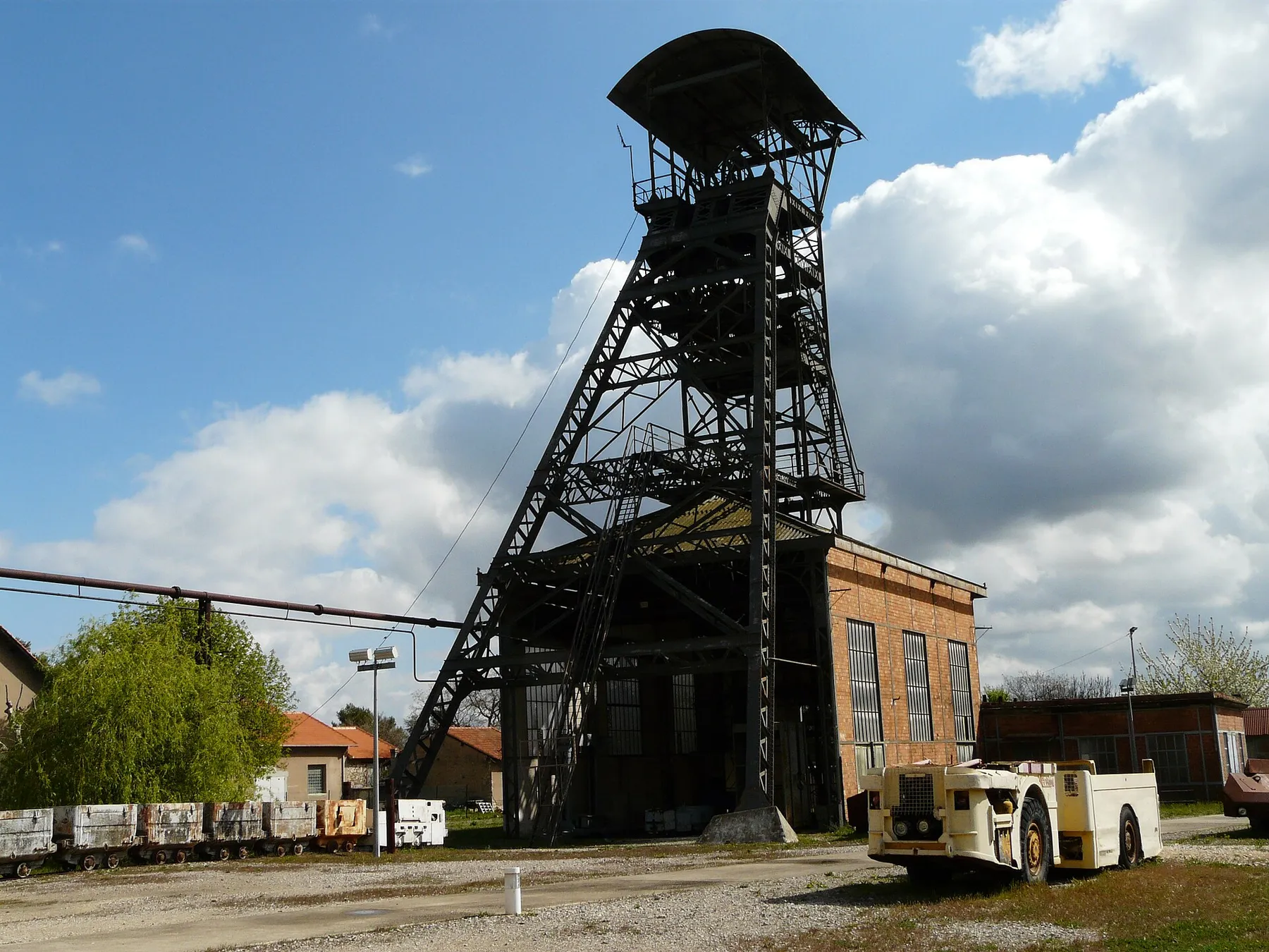 Chevalement du puits de mine Hély d'Oissel à Gréasque
