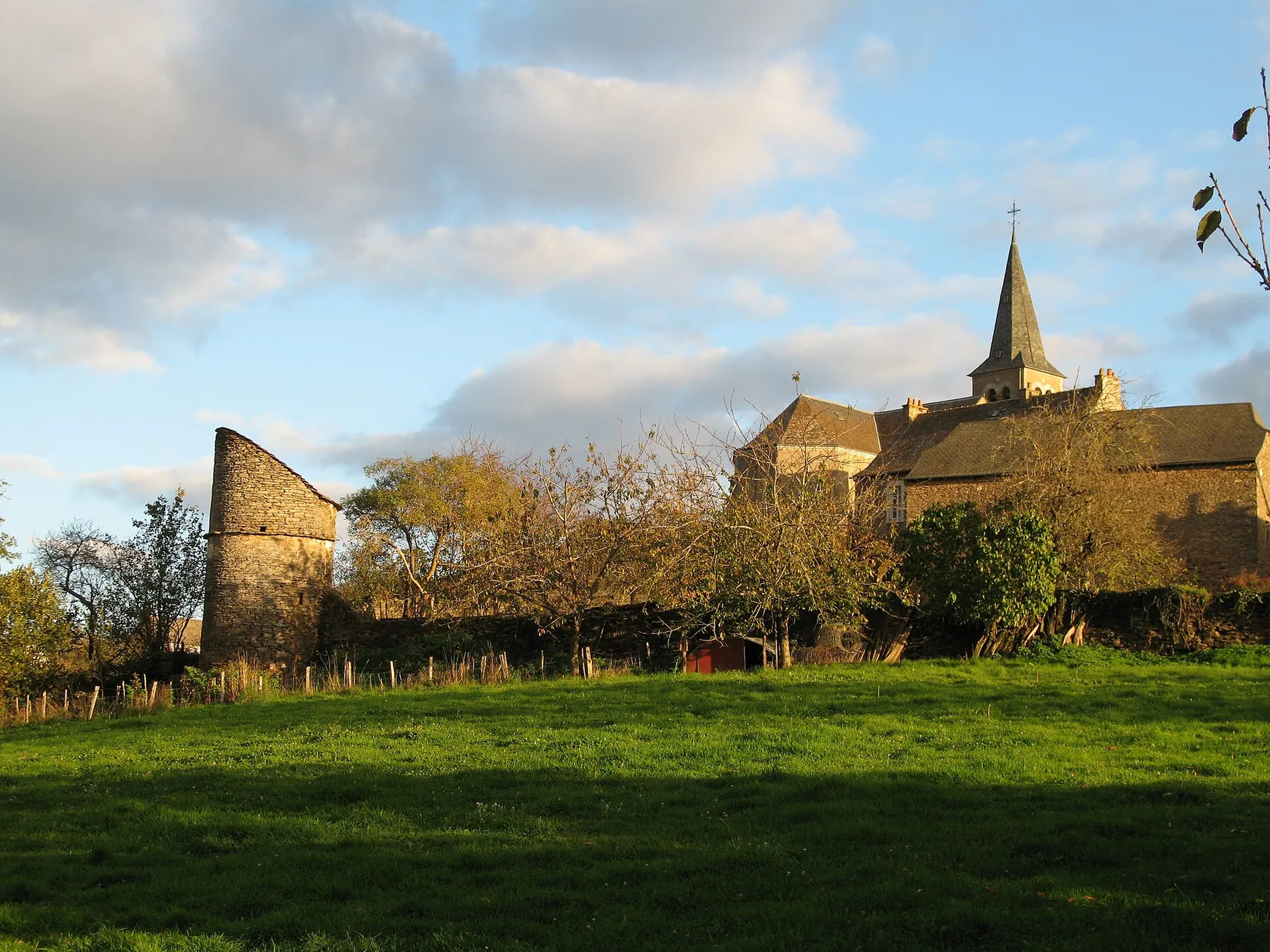 vue générale de Quins (Aveyron)