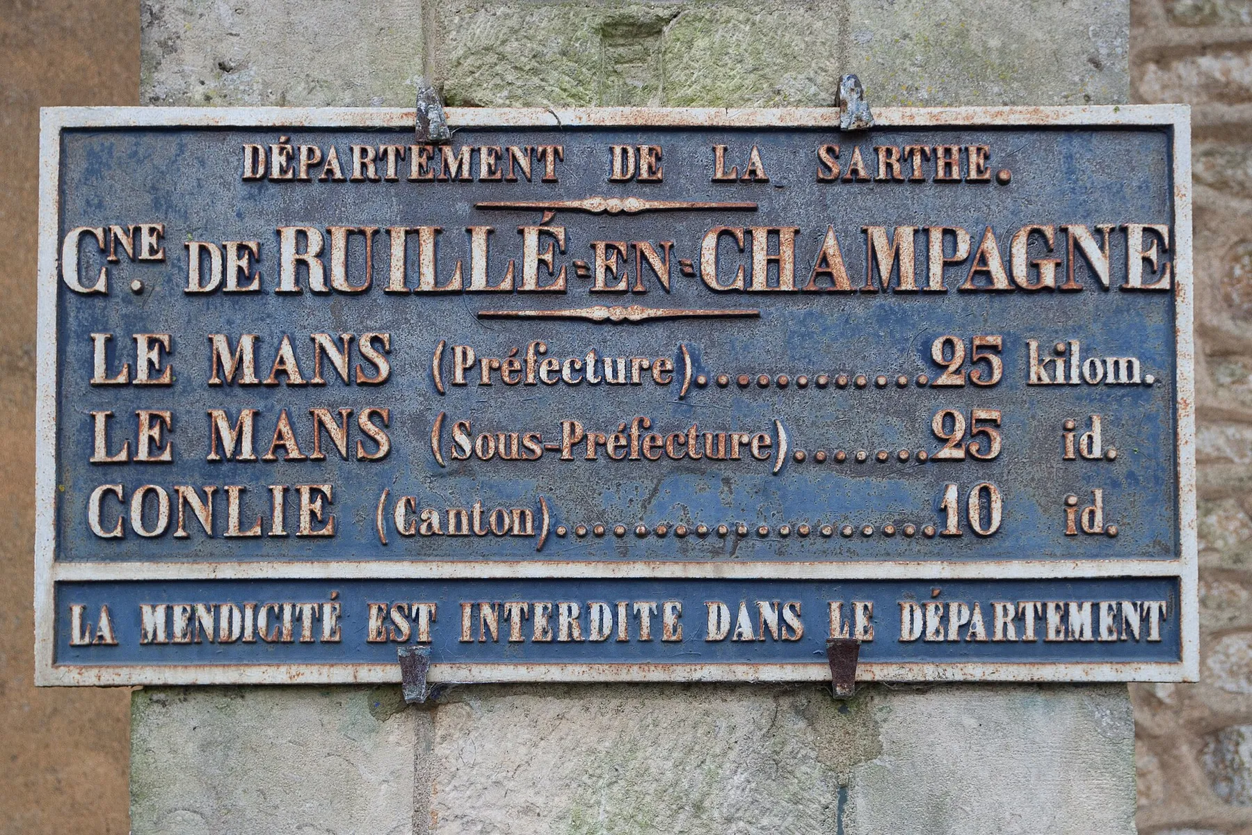 Plaque de cocher à Ruillé-en-Champagne.