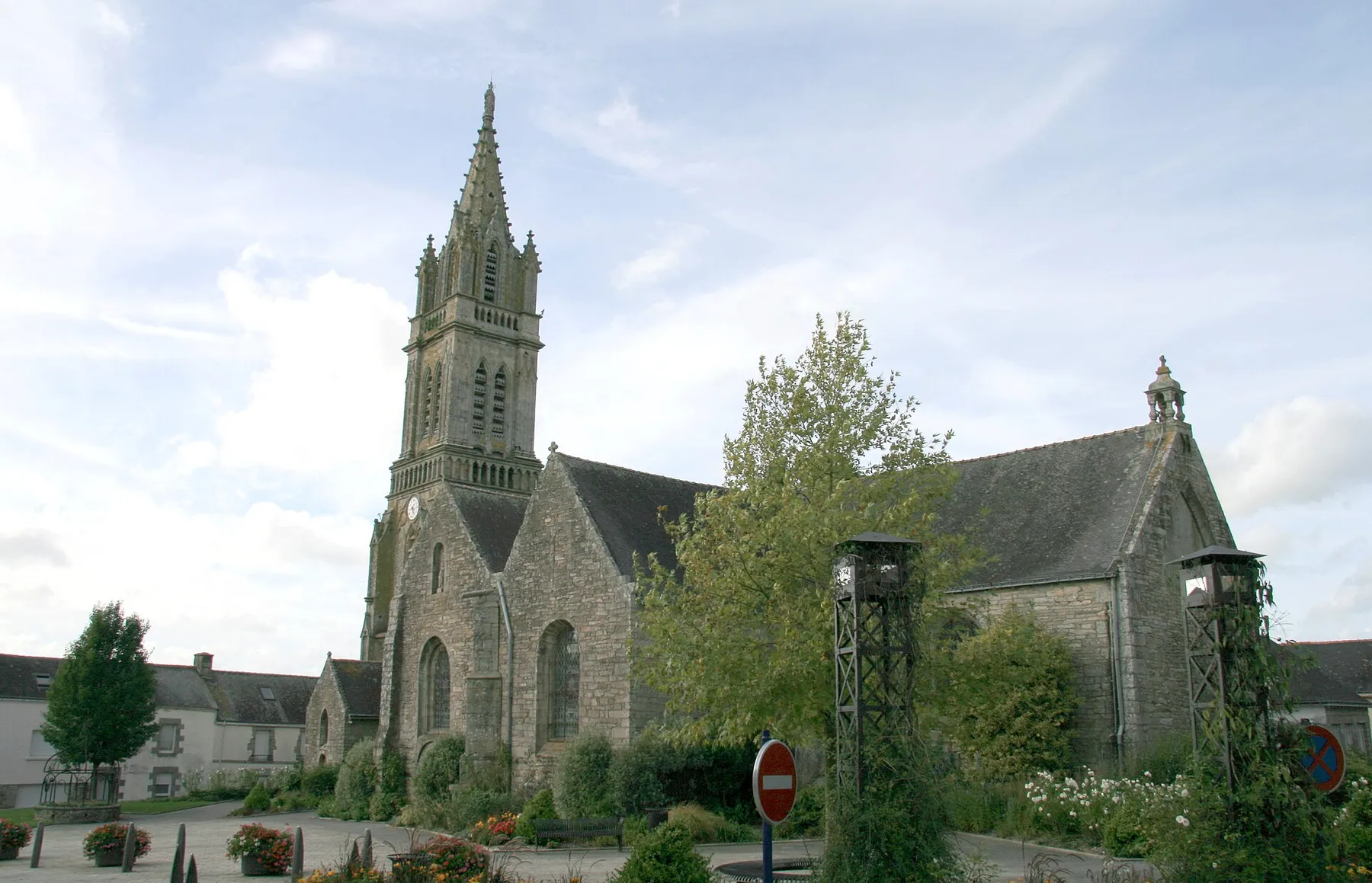 Eglise Saint-Jean-de-Beverley, au centre ville de la commune de Saint-Jean-Brevelay