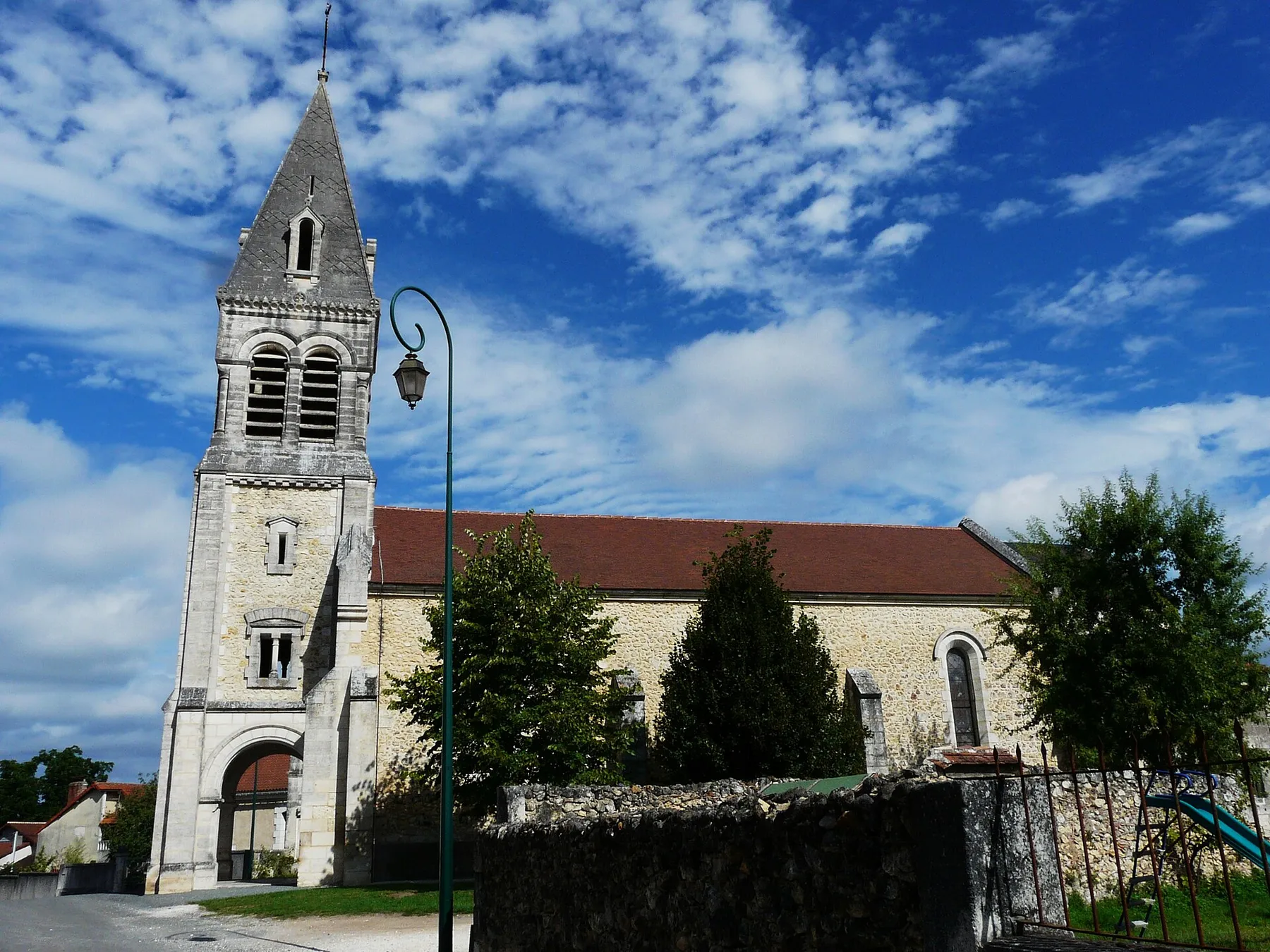 L'église Saint-Michel à Saint-Michel-de-Double