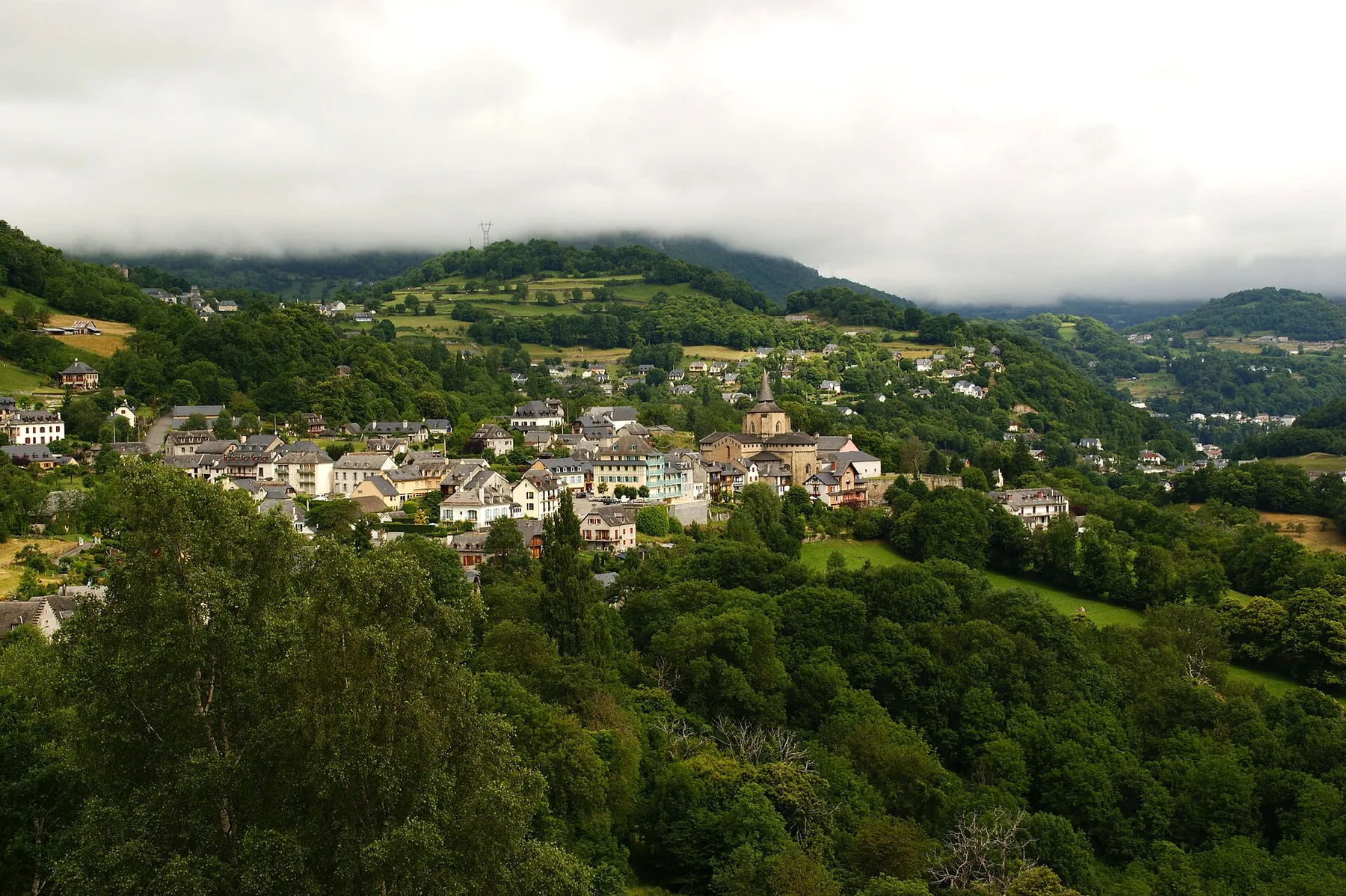 View of Saint-Savin/Saint-Savin in the Hautes-Pyrénées.
