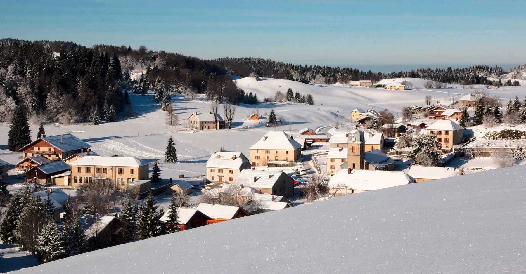 Vue du village de La Pesse depuis la remontée mécanique