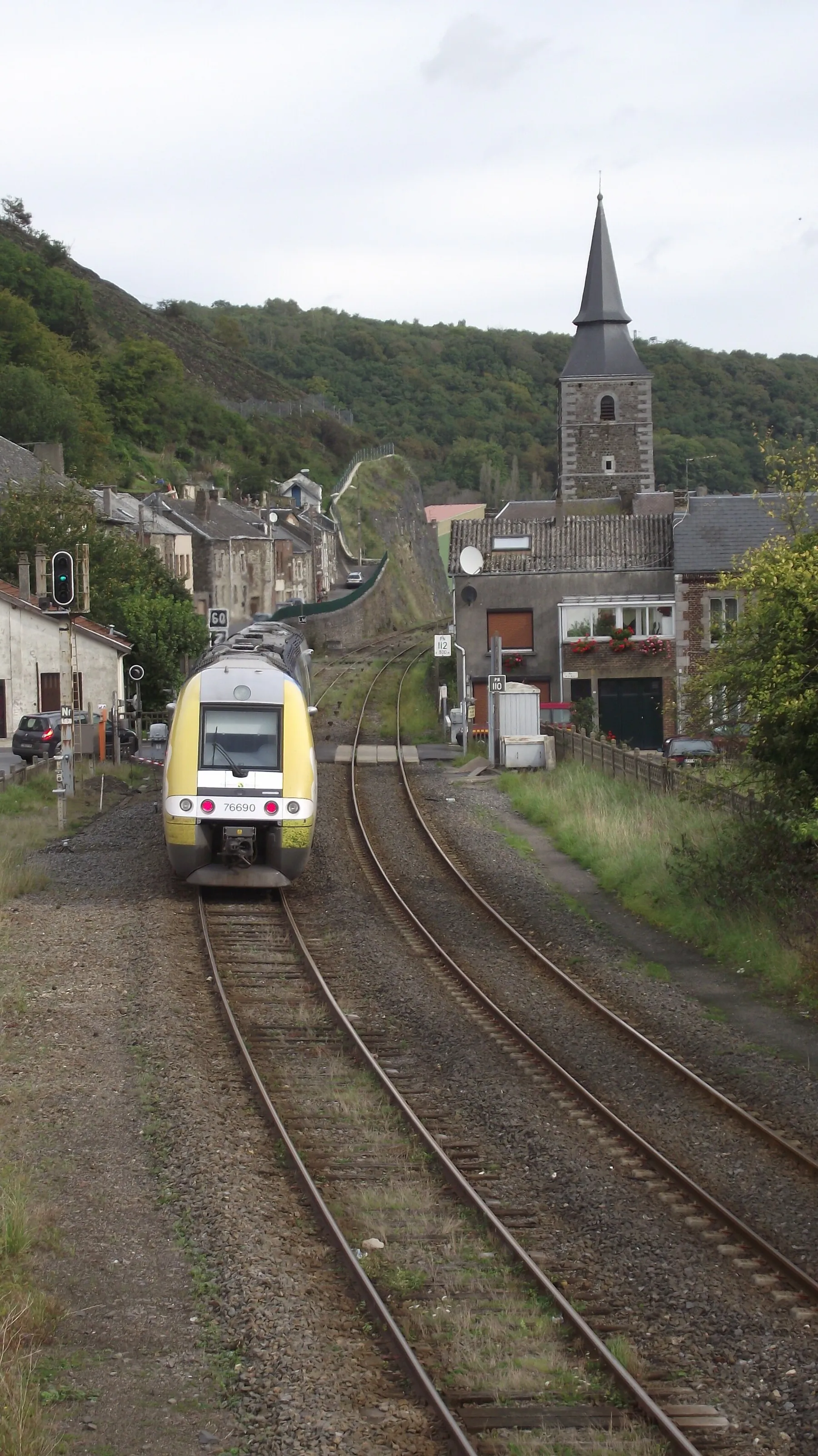 TER-trein richting Givet, gezien vanaf de loopbrug.
