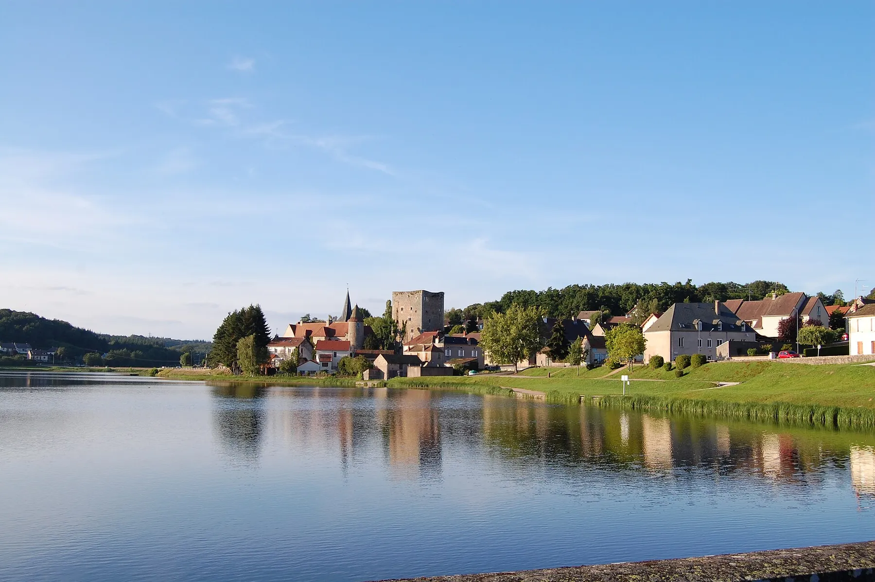 Saint-Sernin-du-bois village view from opposite the pound