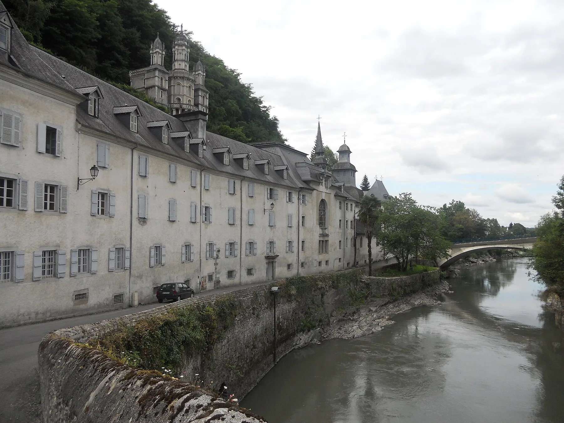 Vue générale des sanctuaires de Bétharram